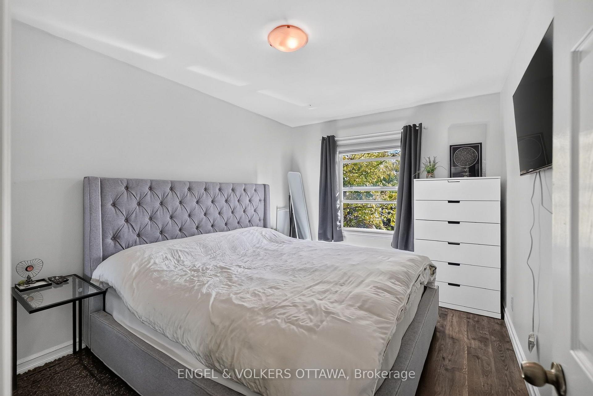 Photo 12 of 392 Fullerton Avenue, Ottawa, Overbrook/Castle Heights — HOMEH