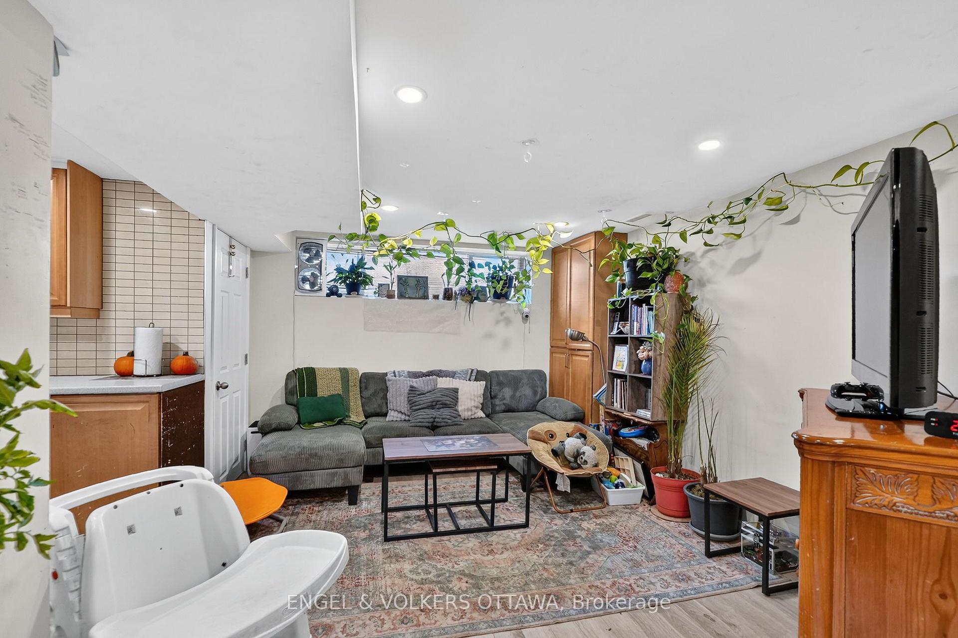Photo 19 of 392 Fullerton Avenue, Ottawa, Overbrook/Castle Heights — HOMEH