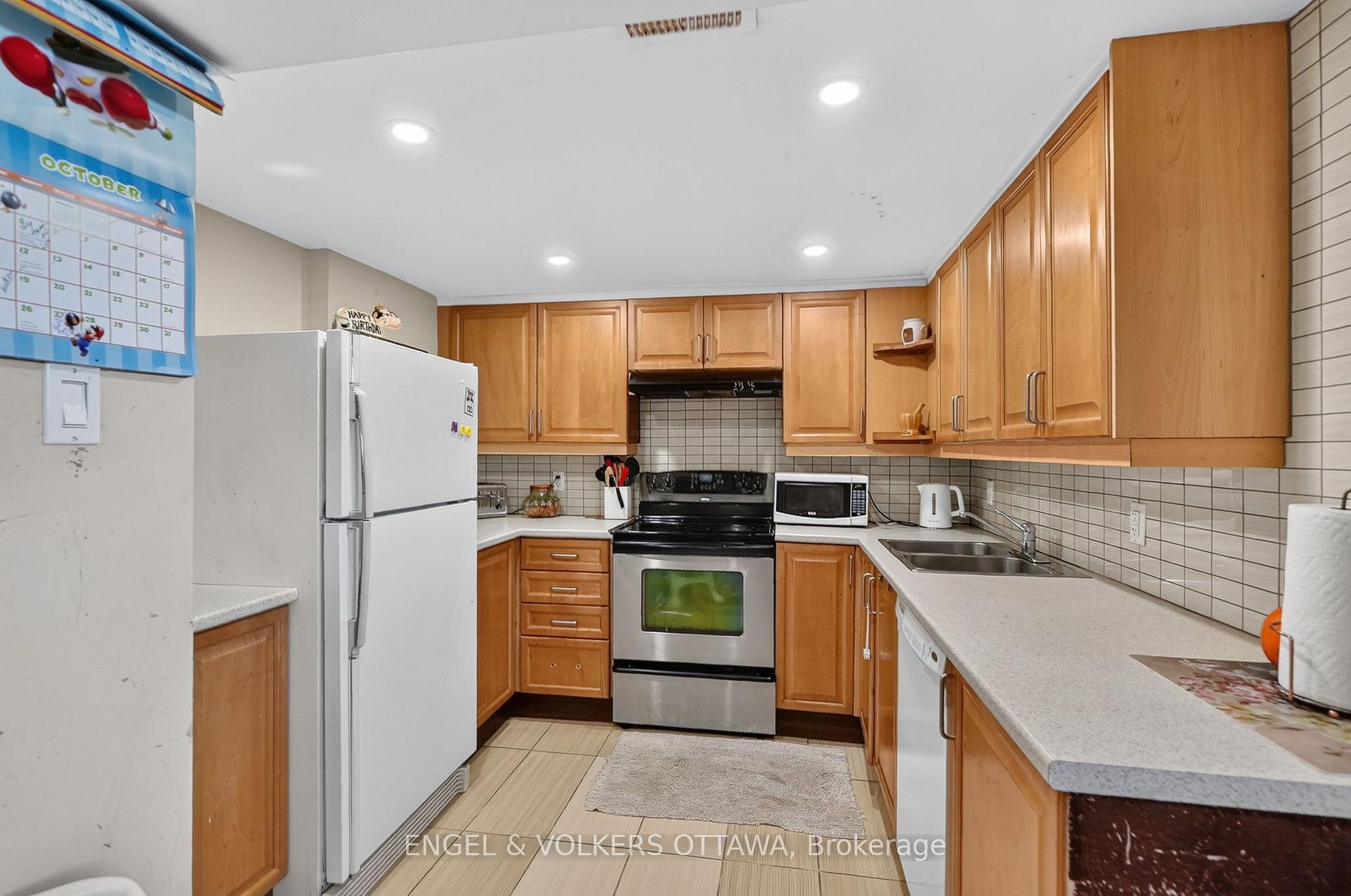 Photo 21 of 392 Fullerton Avenue, Ottawa, Overbrook/Castle Heights — HOMEH