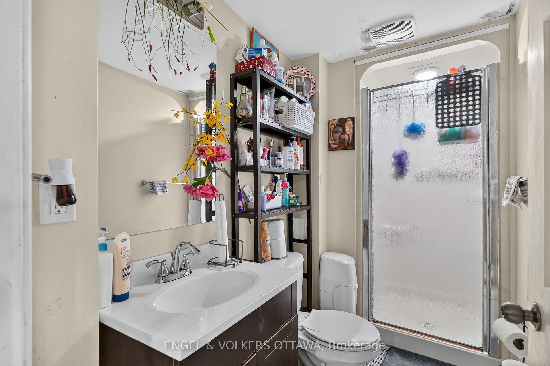 Photo 23 of 392 Fullerton Avenue, Ottawa, Overbrook/Castle Heights — HOMEH