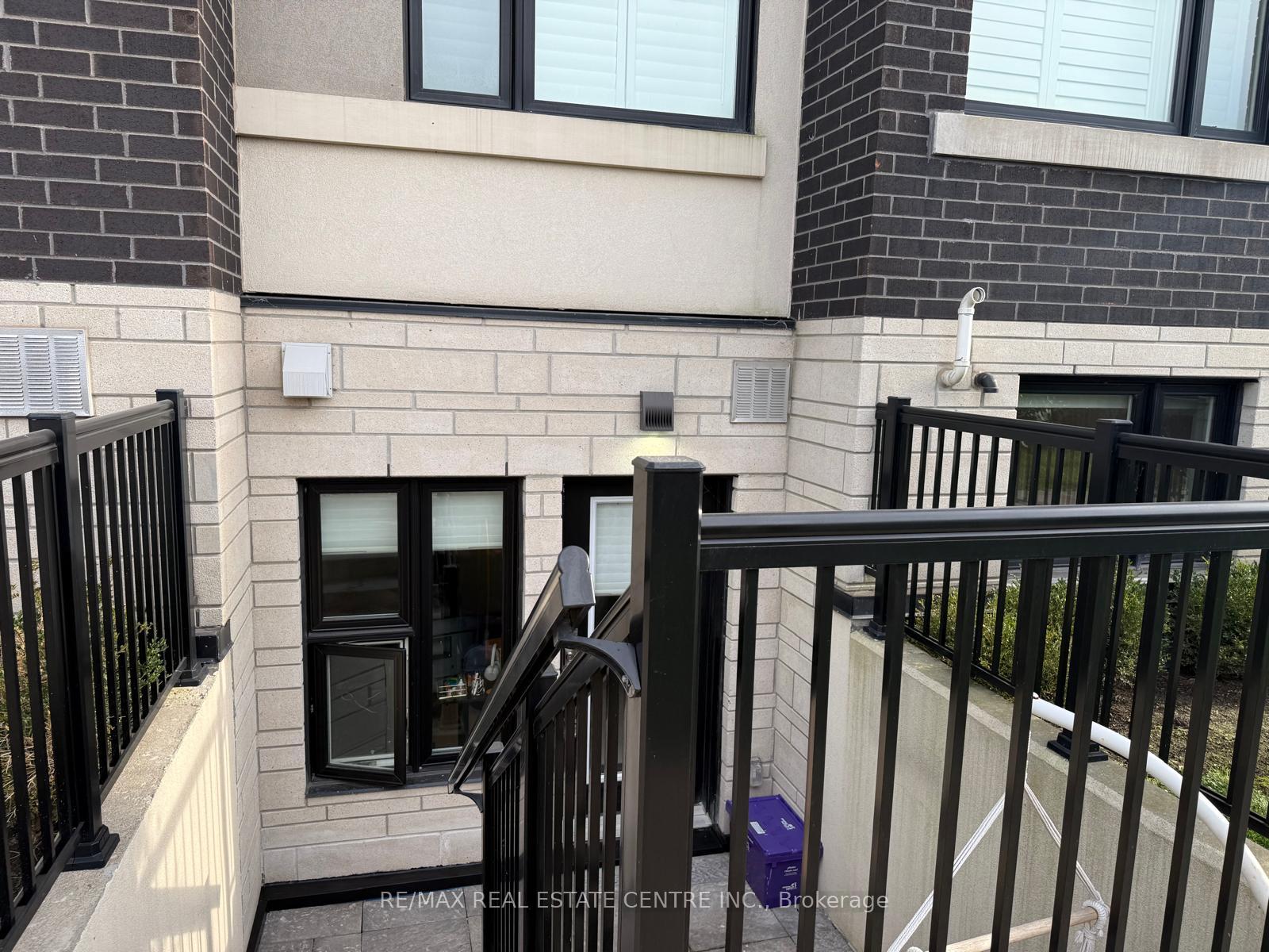 Photo 2 of Unit 214, 1137 Cooke Boulevard, Burlington, LaSalle — HOMEH