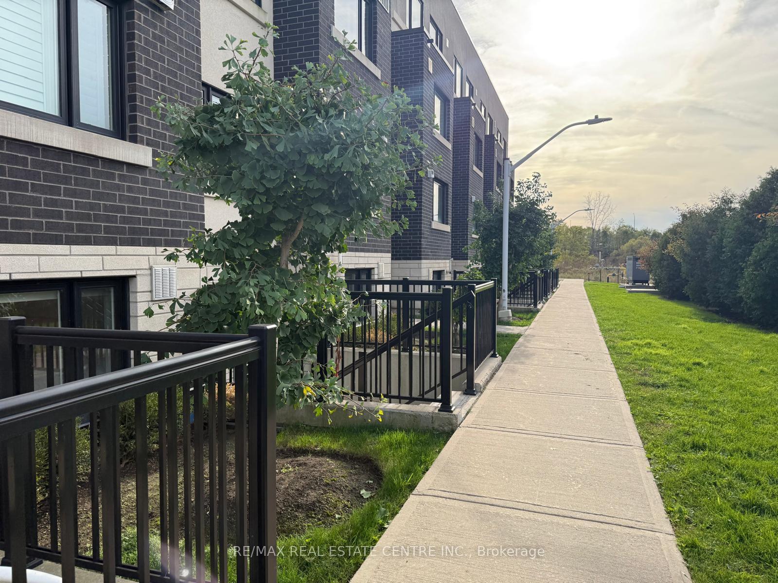 Photo 4 of Unit 214, 1137 Cooke Boulevard, Burlington, LaSalle — HOMEH