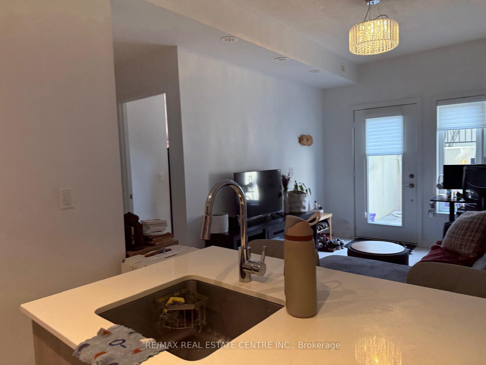 Photo 8 of Unit 214, 1137 Cooke Boulevard, Burlington, LaSalle — HOMEH
