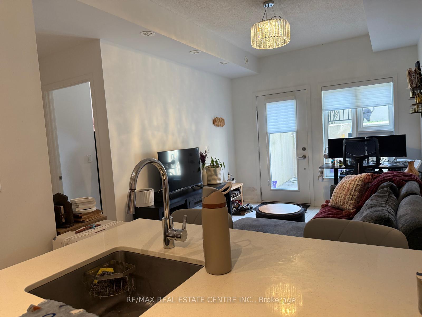 Photo 9 of Unit 214, 1137 Cooke Boulevard, Burlington, LaSalle — HOMEH