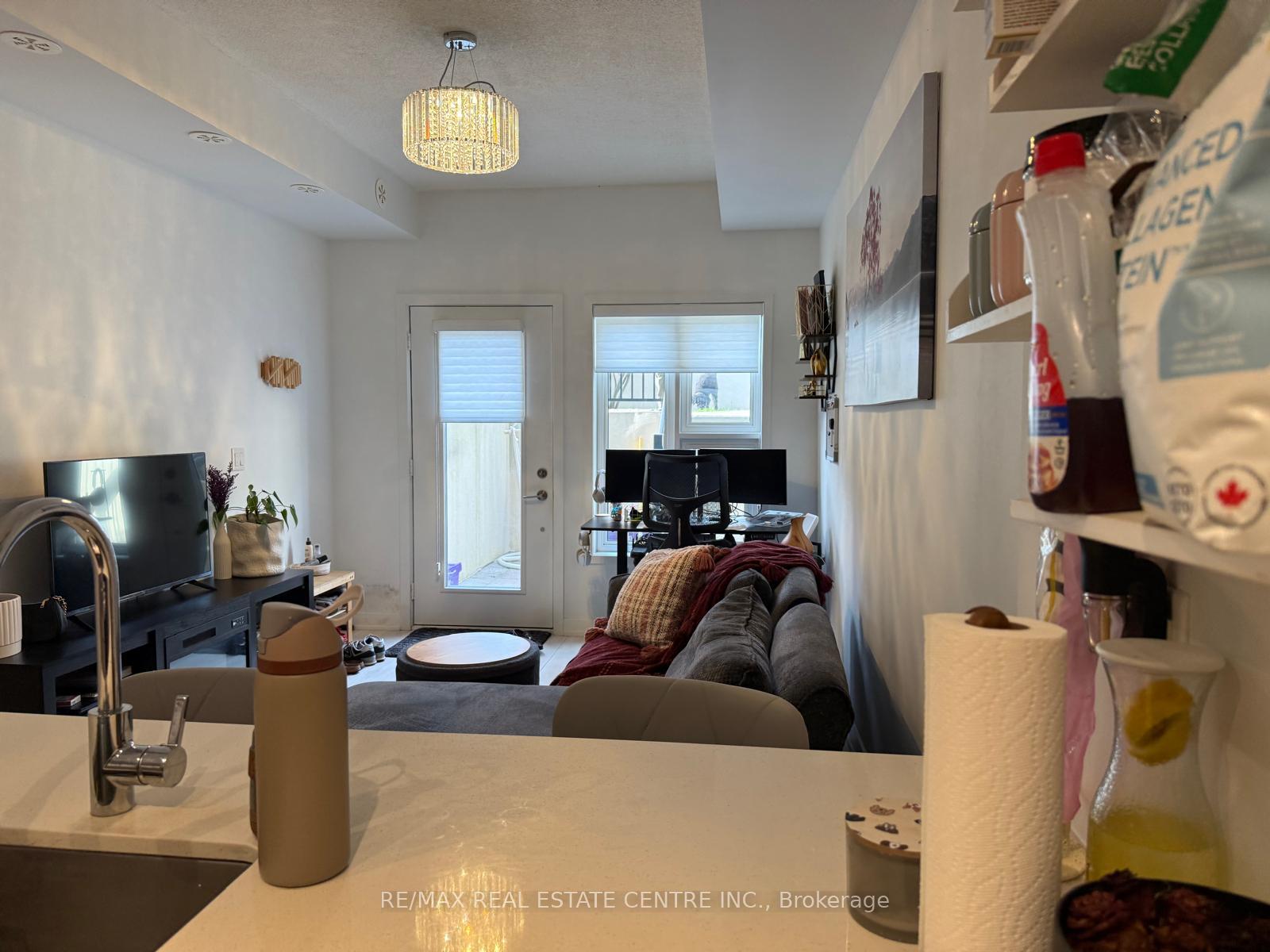 Photo 10 of Unit 214, 1137 Cooke Boulevard, Burlington, LaSalle — HOMEH