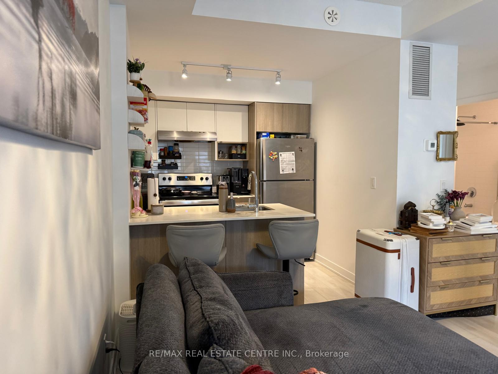 Photo 12 of Unit 214, 1137 Cooke Boulevard, Burlington, LaSalle — HOMEH
