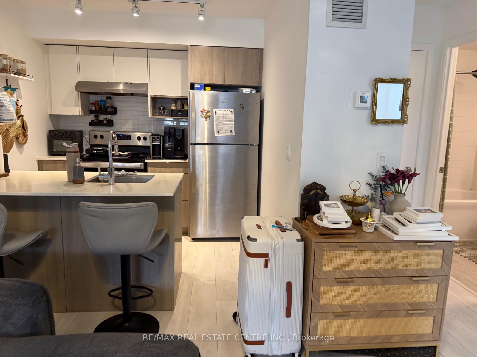 Photo 13 of Unit 214, 1137 Cooke Boulevard, Burlington, LaSalle — HOMEH