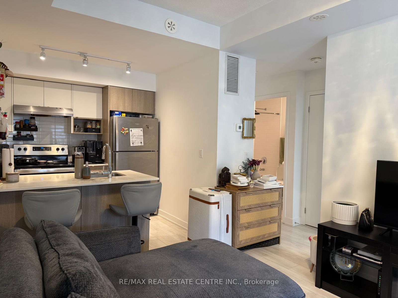 Photo 14 of Unit 214, 1137 Cooke Boulevard, Burlington, LaSalle — HOMEH