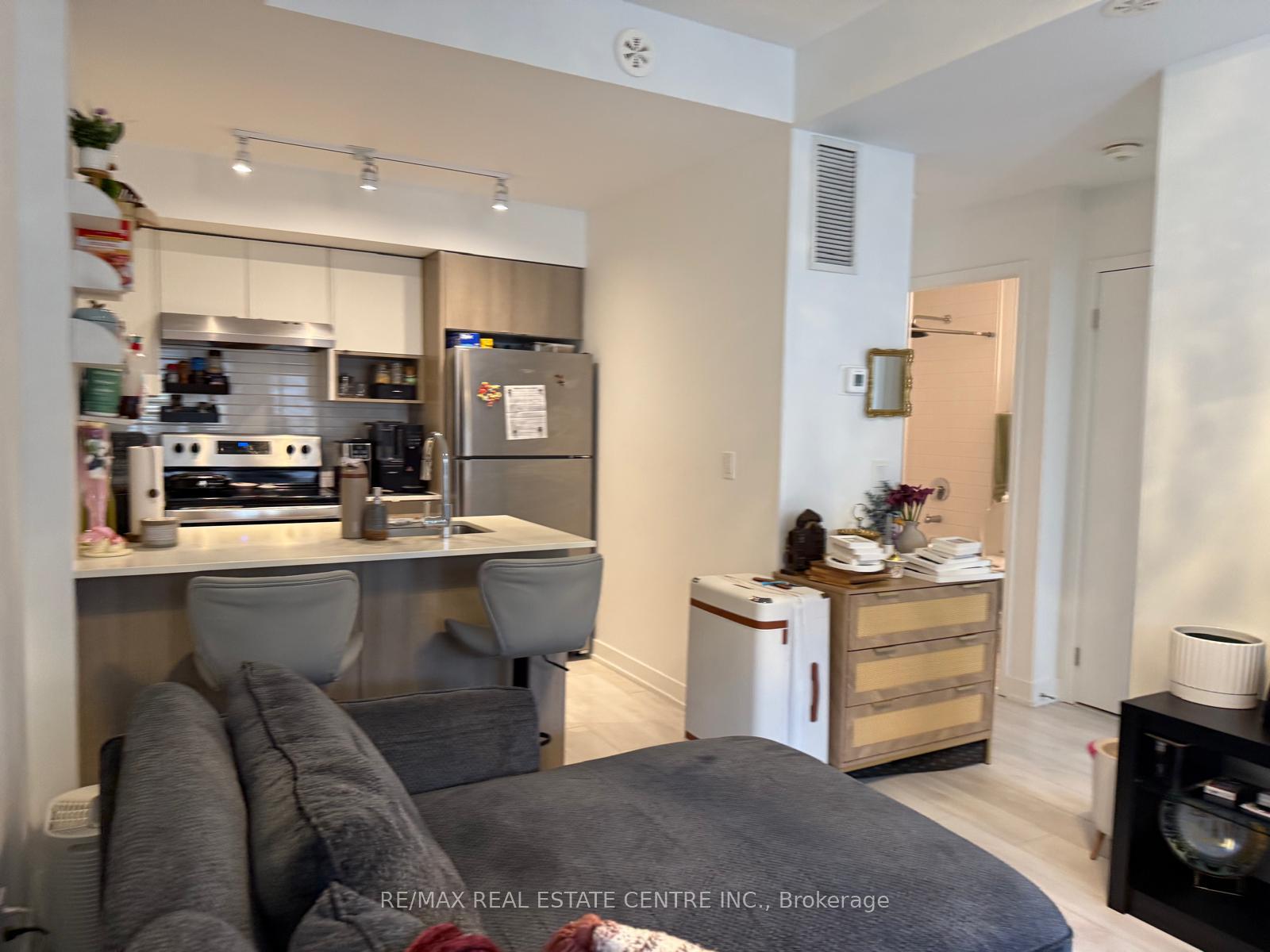 Photo 15 of Unit 214, 1137 Cooke Boulevard, Burlington, LaSalle — HOMEH