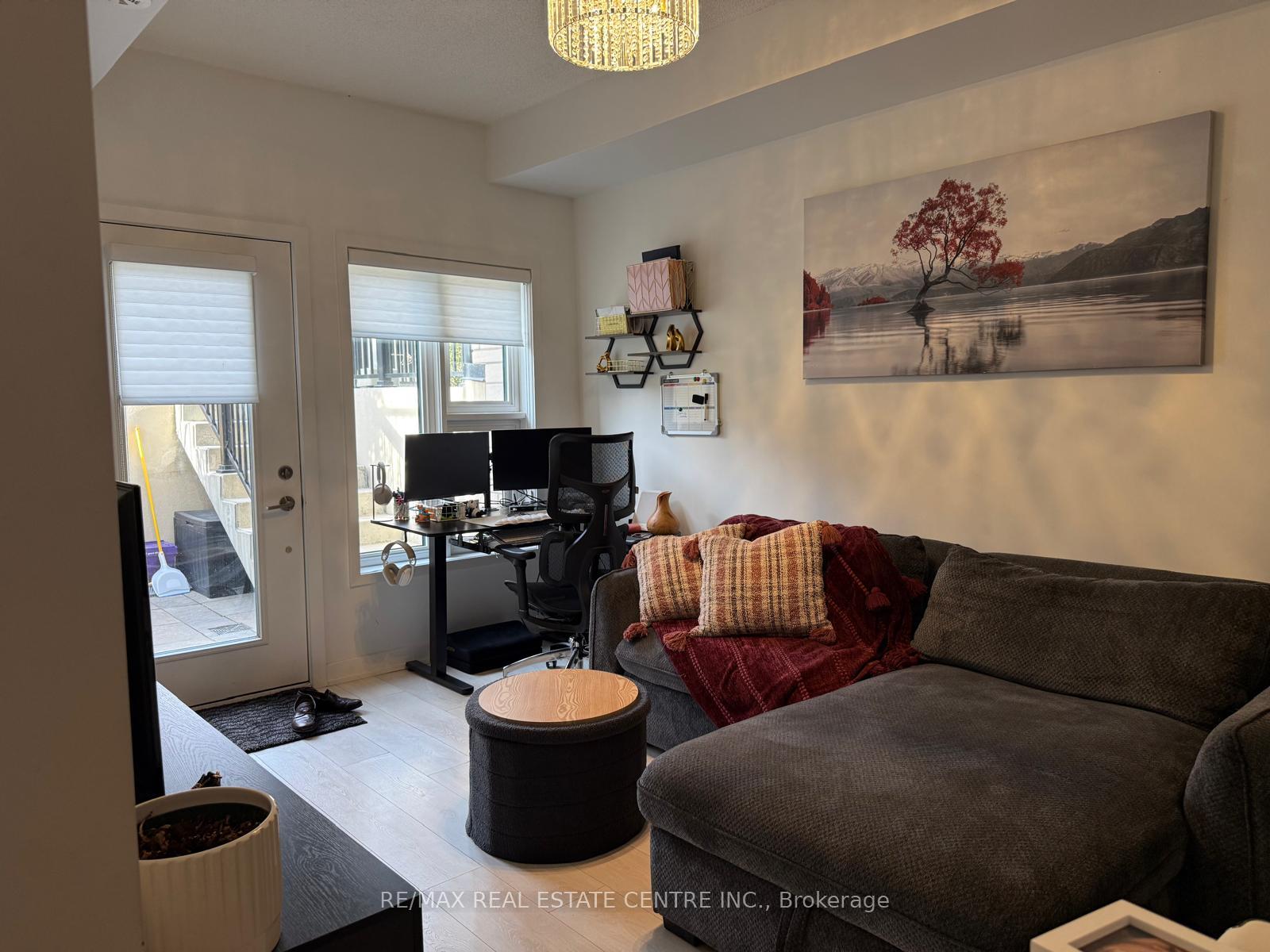 Photo 18 of Unit 214, 1137 Cooke Boulevard, Burlington, LaSalle — HOMEH