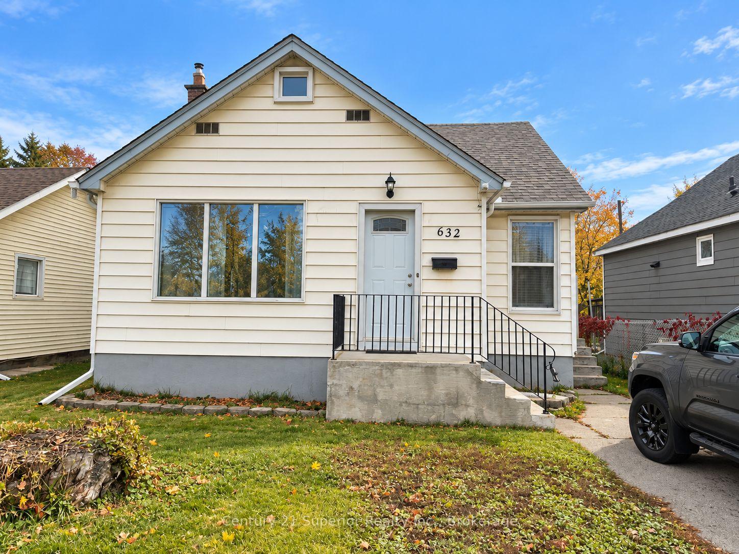 Photo 2 of 632 Vickers Street N, Thunder Bay, McKeller Park — HOMEH