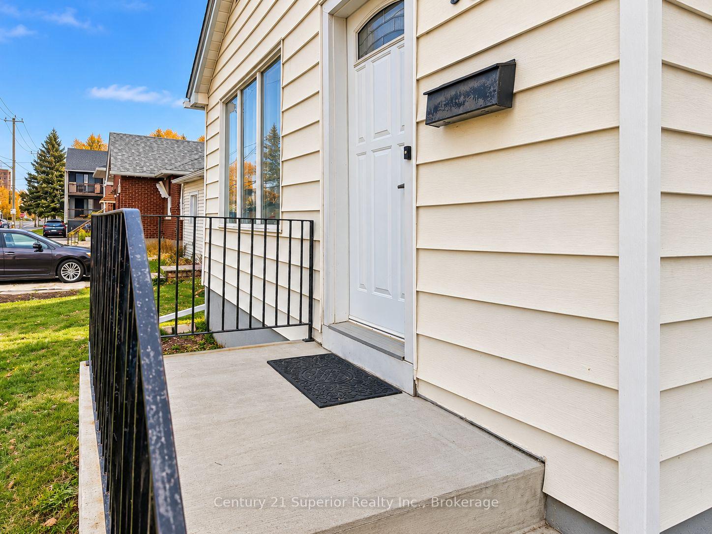 Photo 3 of 632 Vickers Street N, Thunder Bay, McKeller Park — HOMEH