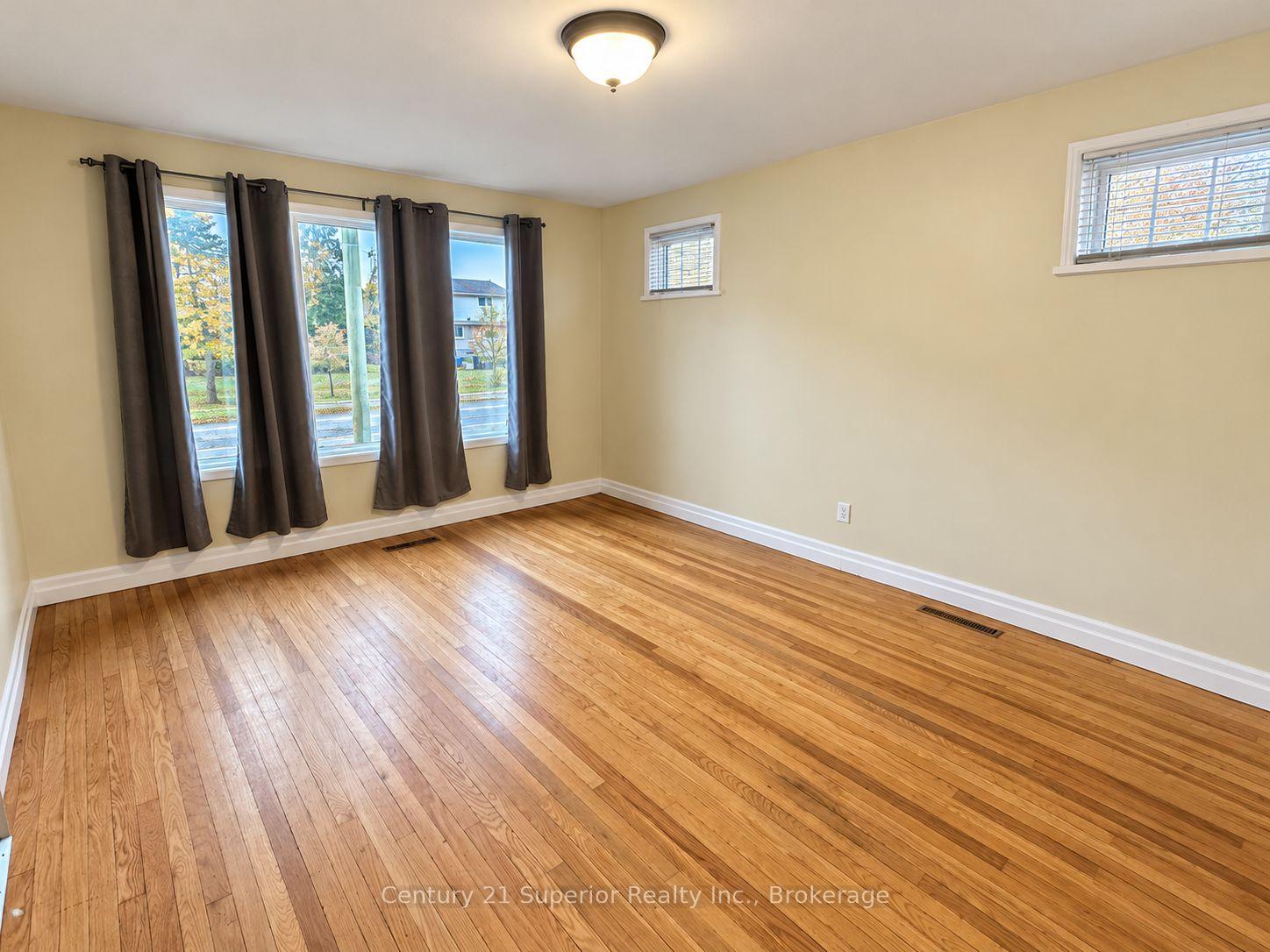 Photo 5 of 632 Vickers Street N, Thunder Bay, McKeller Park — HOMEH