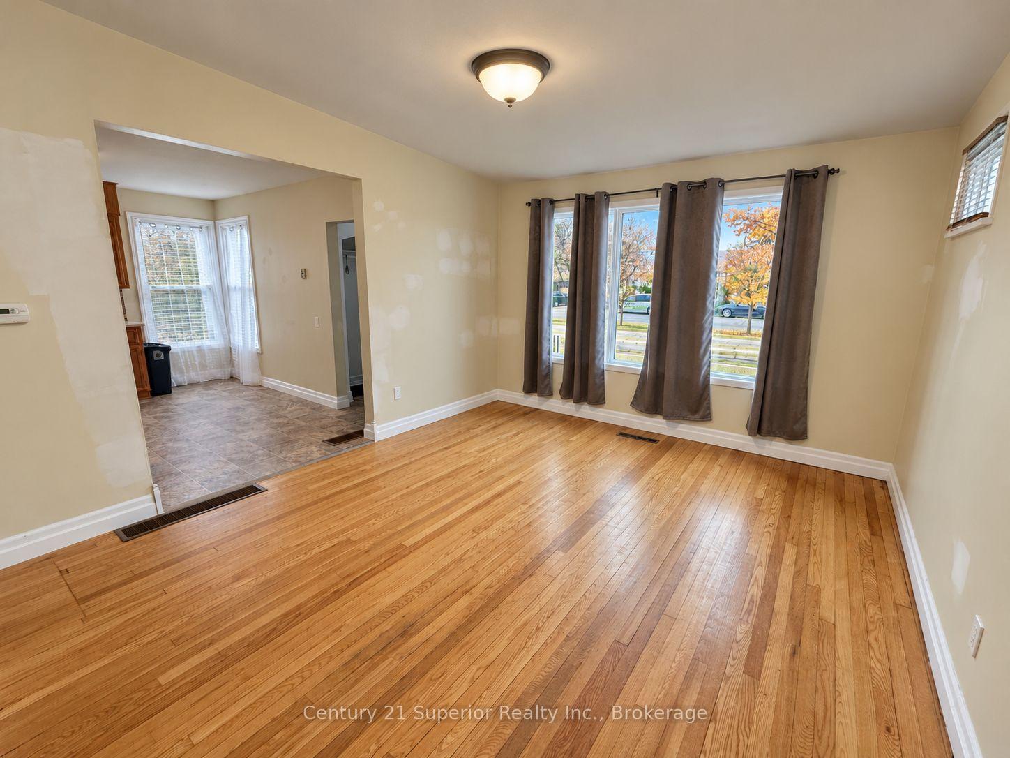 Photo 6 of 632 Vickers Street N, Thunder Bay, McKeller Park — HOMEH