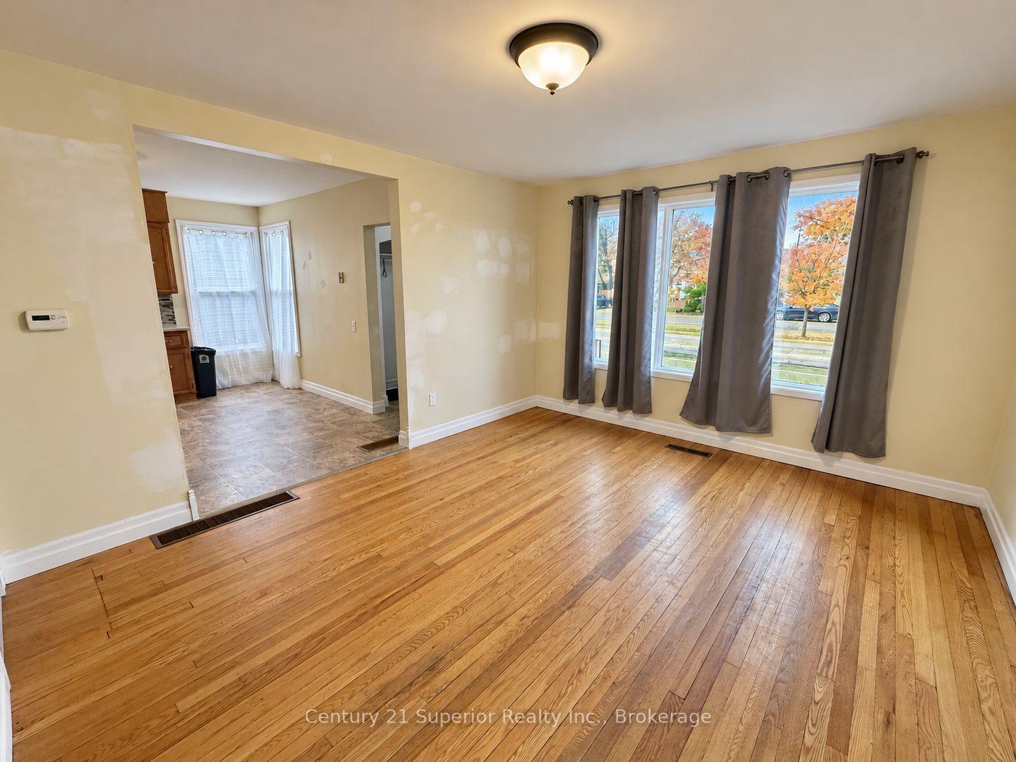 Photo 8 of 632 Vickers Street N, Thunder Bay, McKeller Park — HOMEH