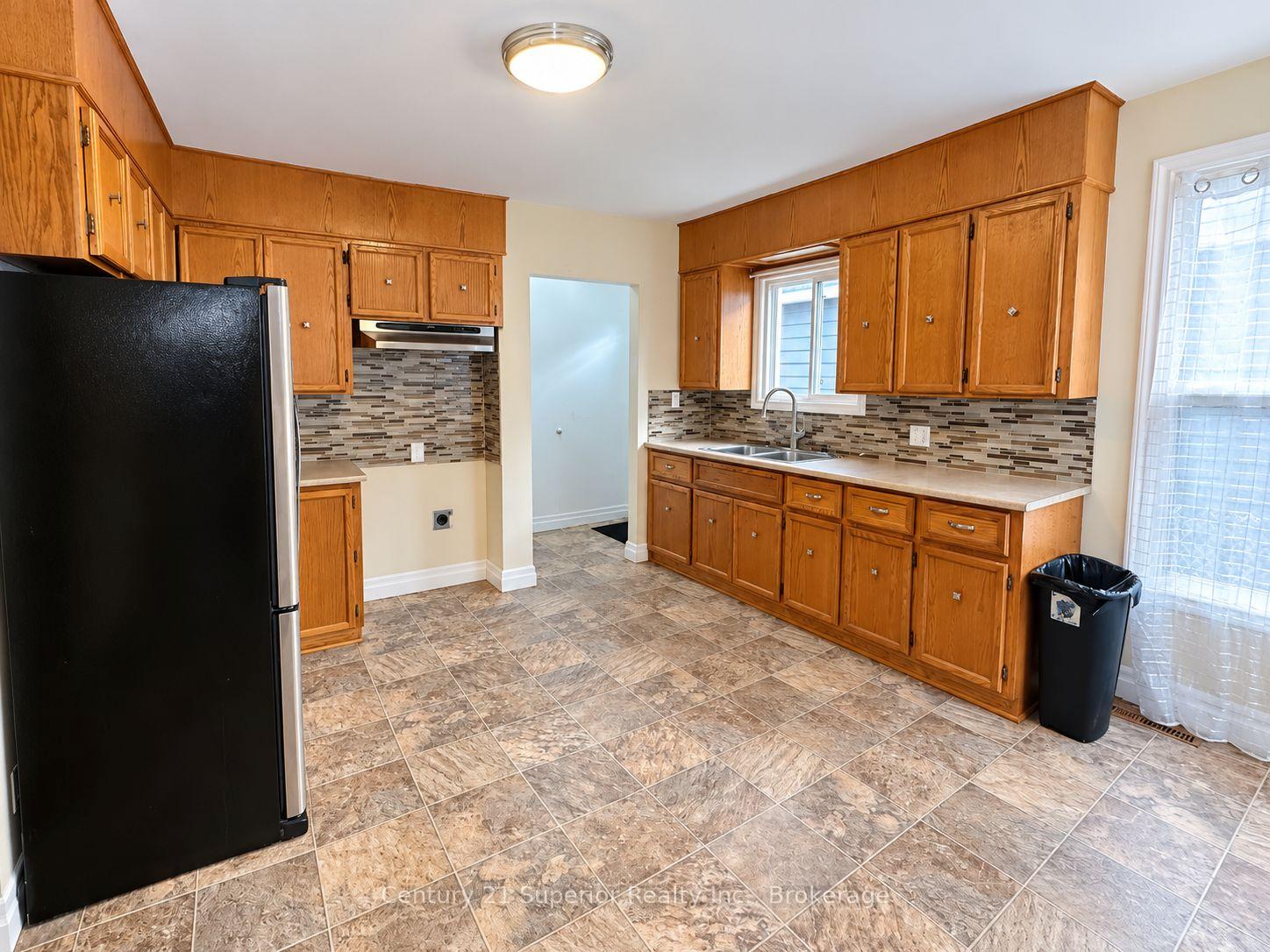 Photo 10 of 632 Vickers Street N, Thunder Bay, McKeller Park — HOMEH