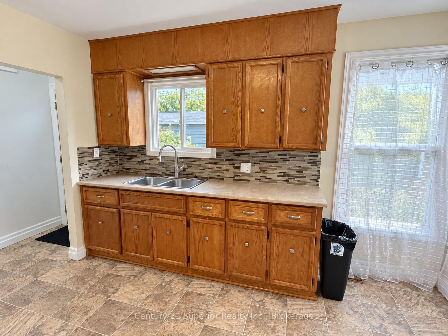Photo 11 of 632 Vickers Street N, Thunder Bay, McKeller Park — HOMEH