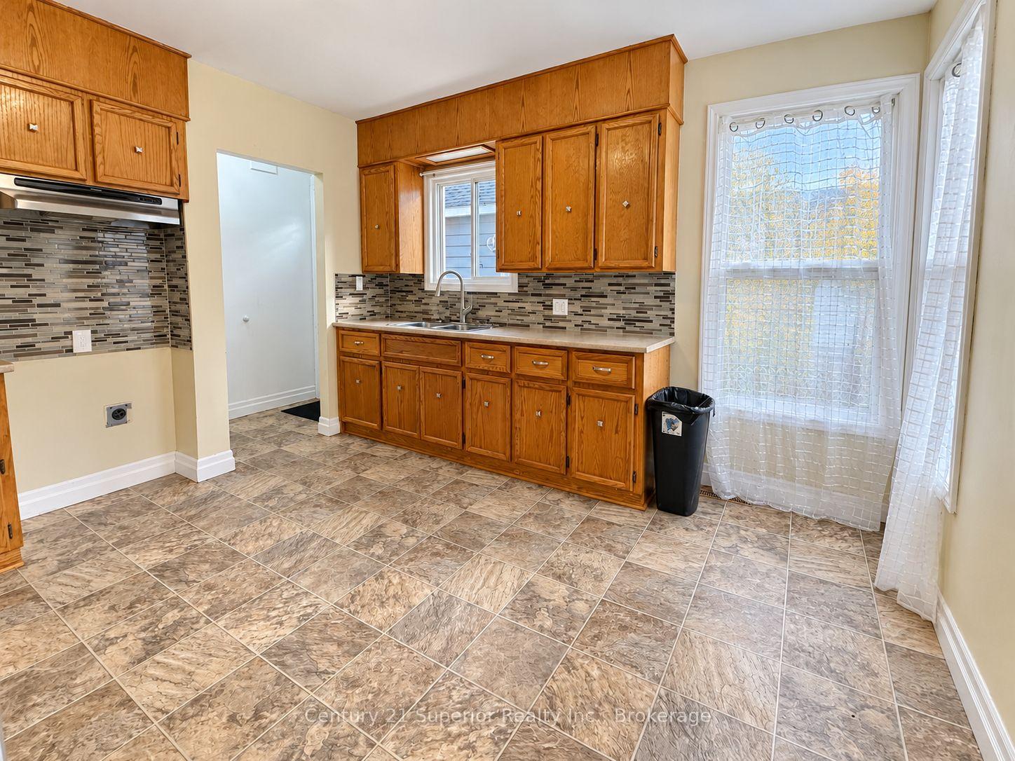 Photo 15 of 632 Vickers Street N, Thunder Bay, McKeller Park — HOMEH