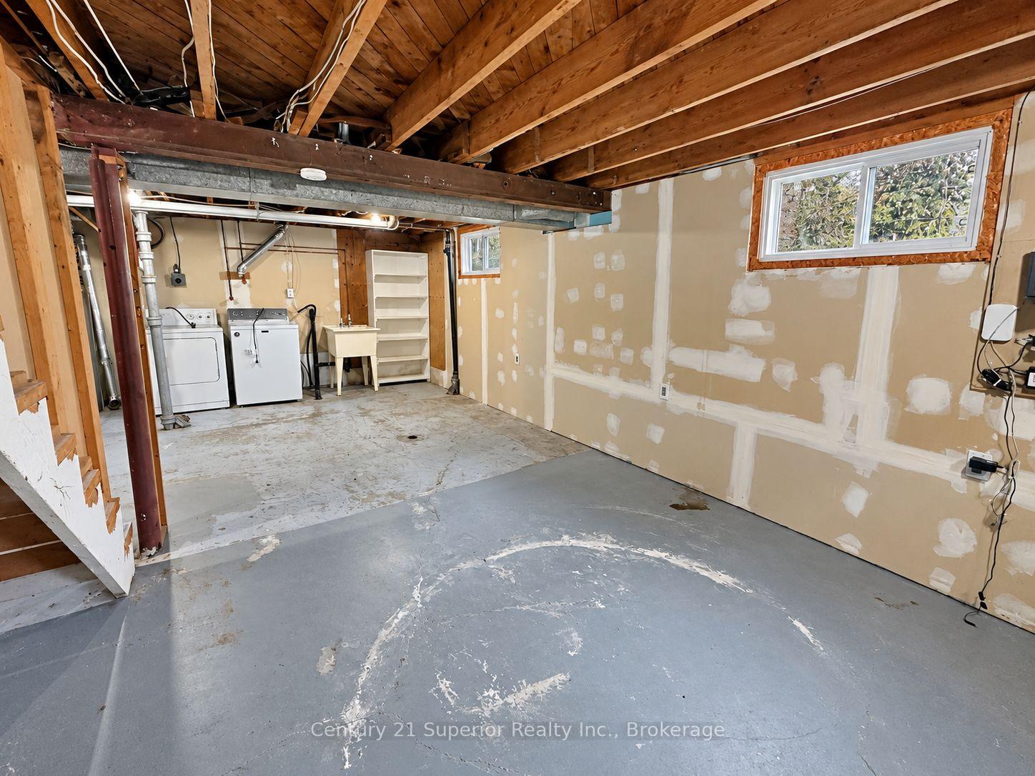 Photo 35 of 632 Vickers Street N, Thunder Bay, McKeller Park — HOMEH