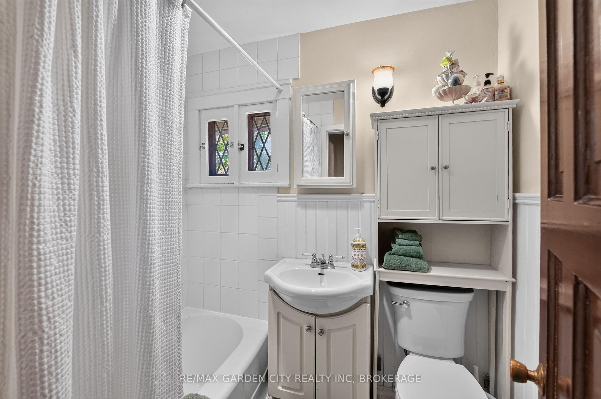 Photo 34 of 38 Clairmont Street, Thorold, Thorold Downtown — HOMEH