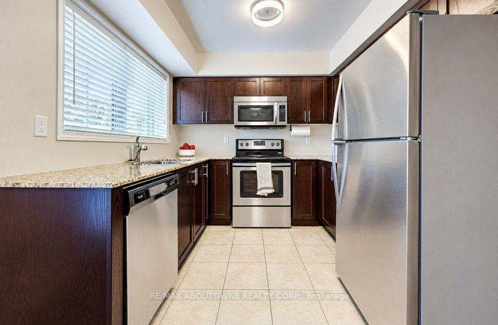 Photo 4 of Unit 14, 2480 Post Road, Oakville, River Oaks — HOMEH