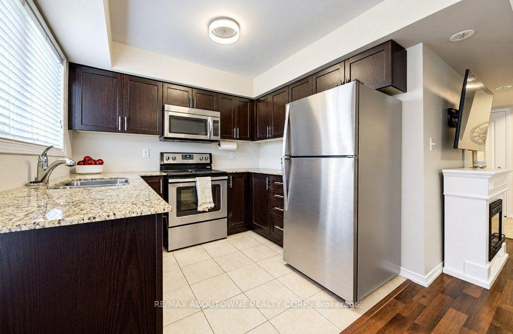 Photo 5 of Unit 14, 2480 Post Road, Oakville, River Oaks — HOMEH