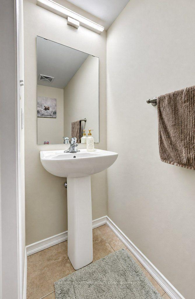 Photo 11 of Unit 14, 2480 Post Road, Oakville, River Oaks — HOMEH