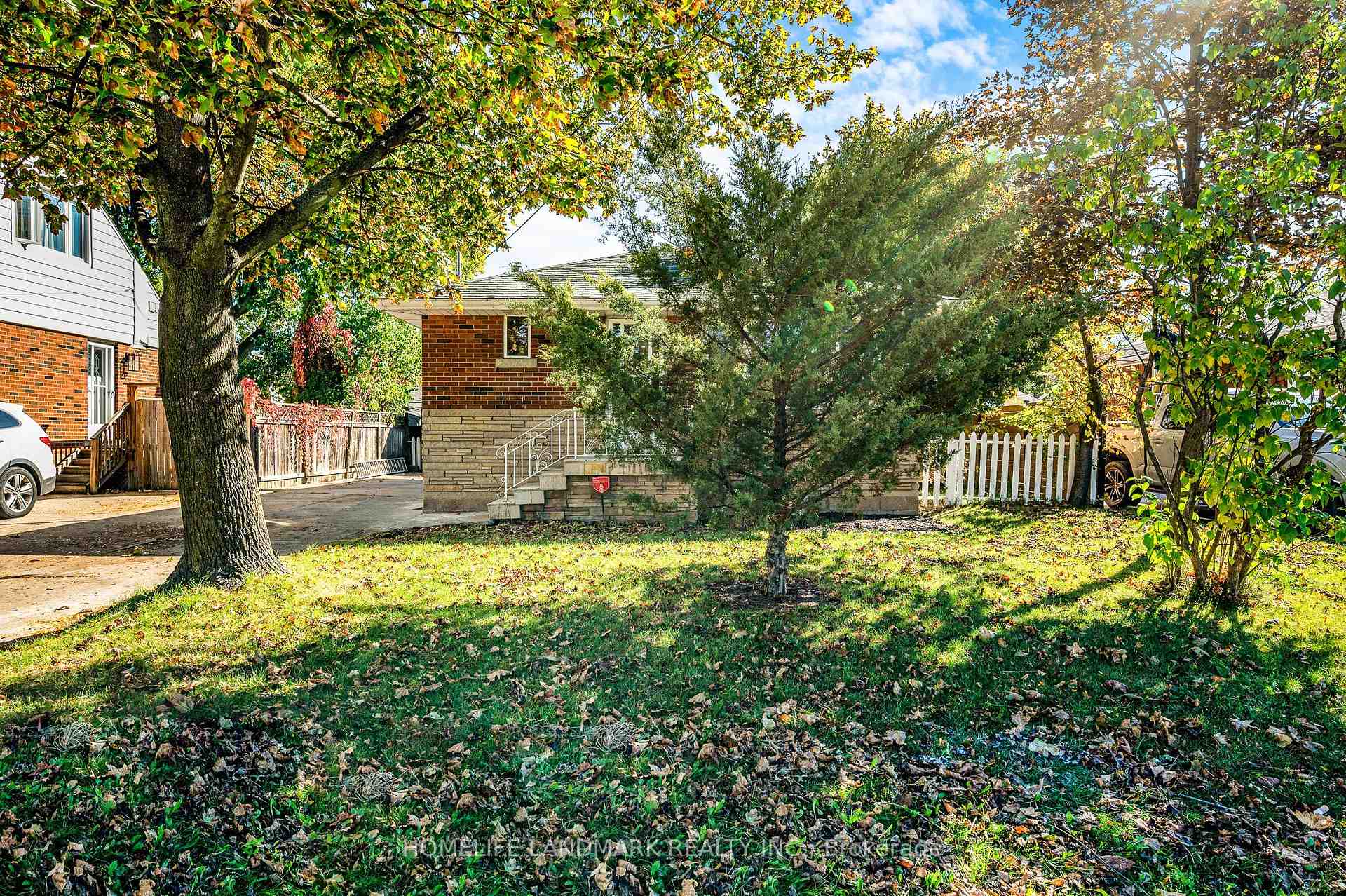 Photo 2 of 135 Howard Avenue, Hamilton, Balfour — HOMEH