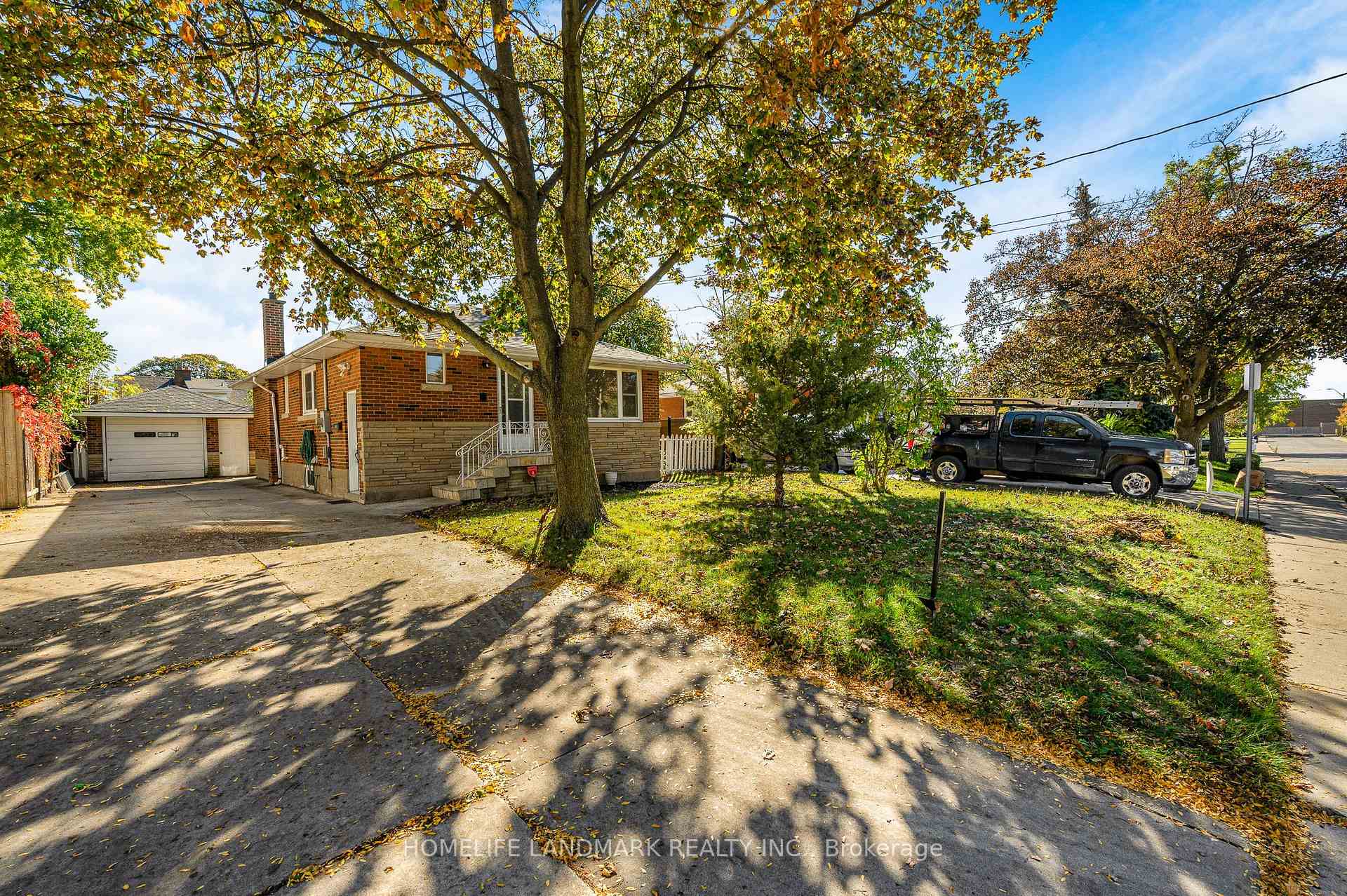 Photo 4 of 135 Howard Avenue, Hamilton, Balfour — HOMEH
