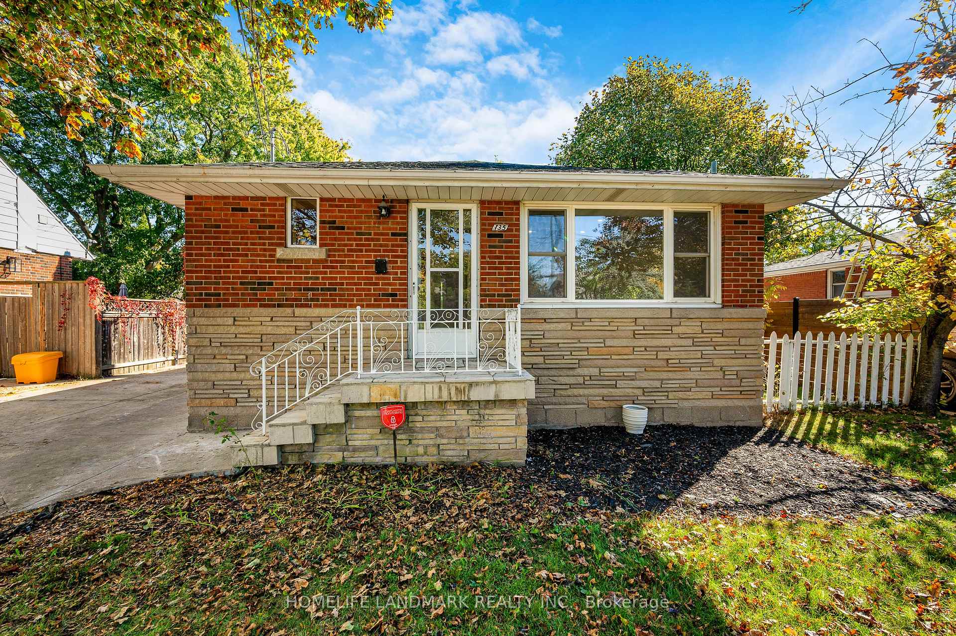 Photo 5 of 135 Howard Avenue, Hamilton, Balfour — HOMEH