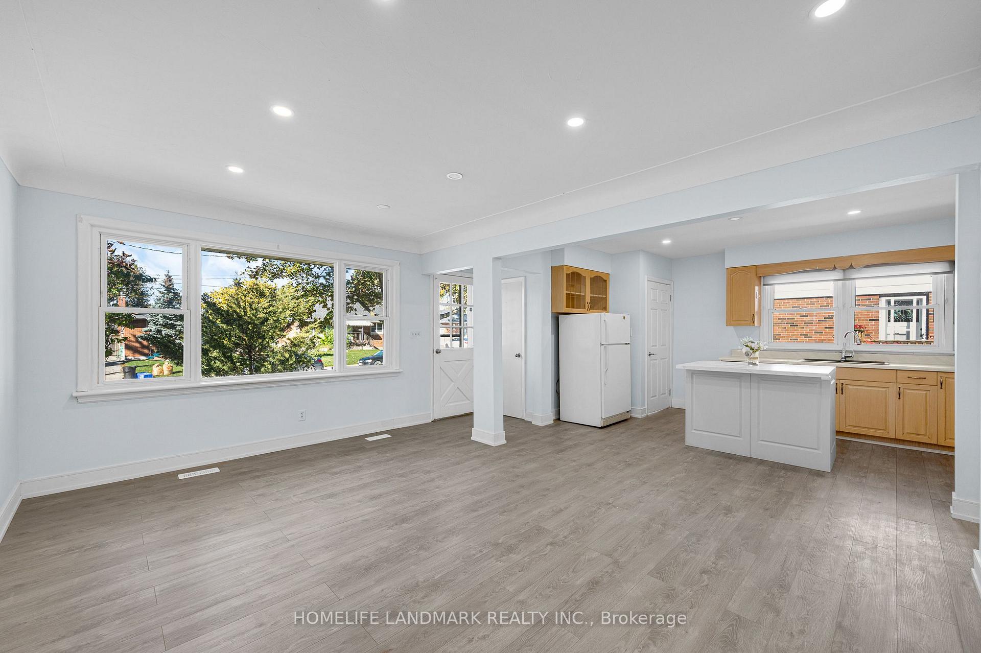 Photo 8 of 135 Howard Avenue, Hamilton, Balfour — HOMEH