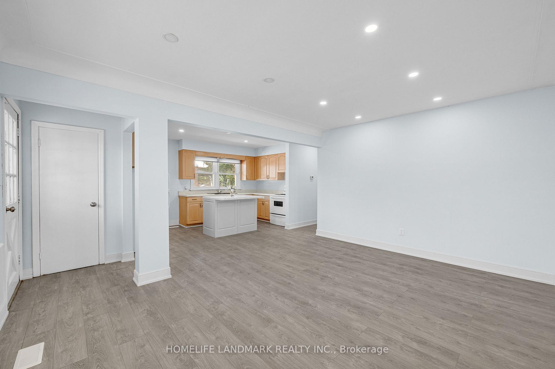 Photo 9 of 135 Howard Avenue, Hamilton, Balfour — HOMEH