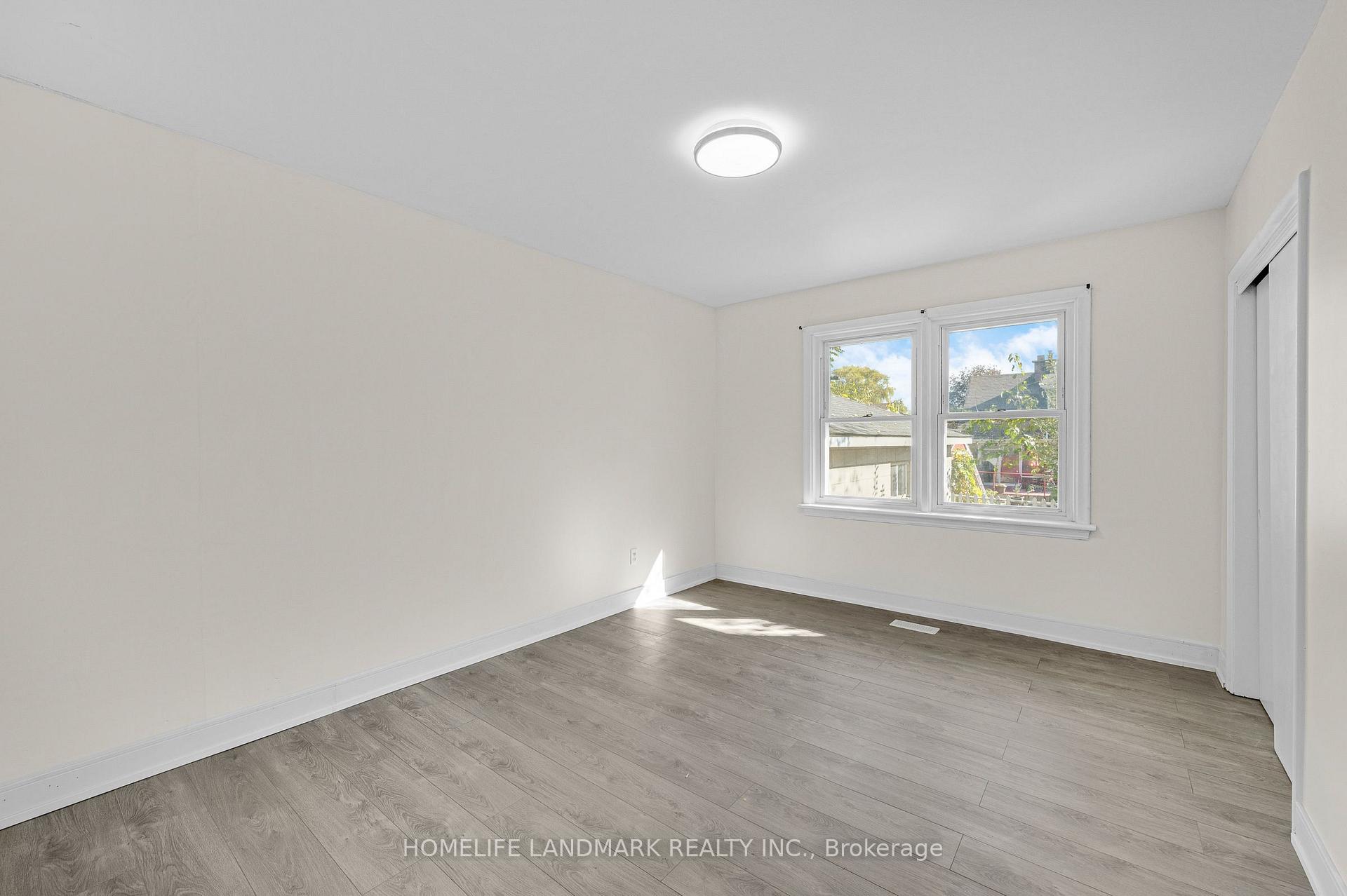 Photo 10 of 135 Howard Avenue, Hamilton, Balfour — HOMEH