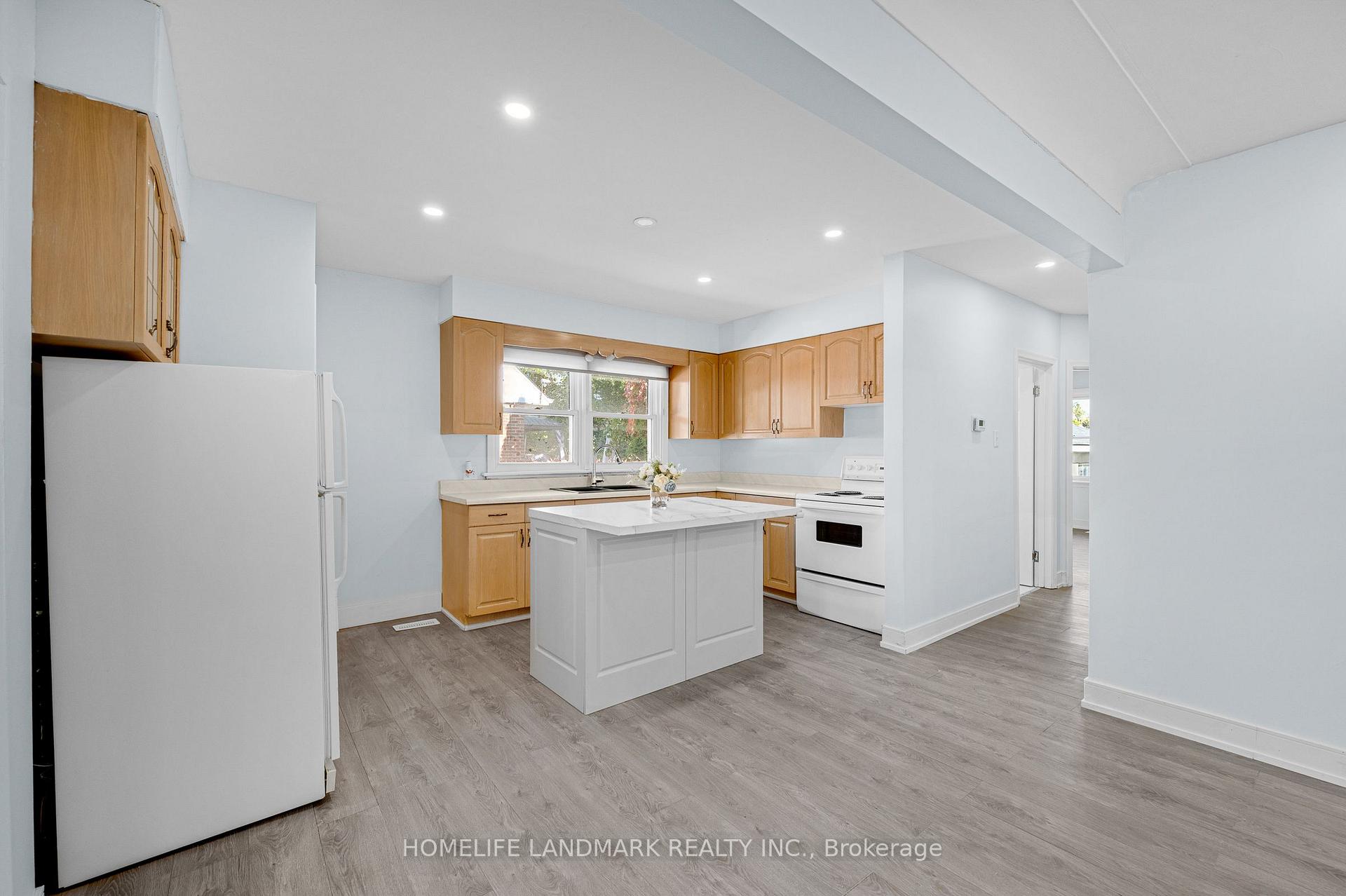 Photo 12 of 135 Howard Avenue, Hamilton, Balfour — HOMEH