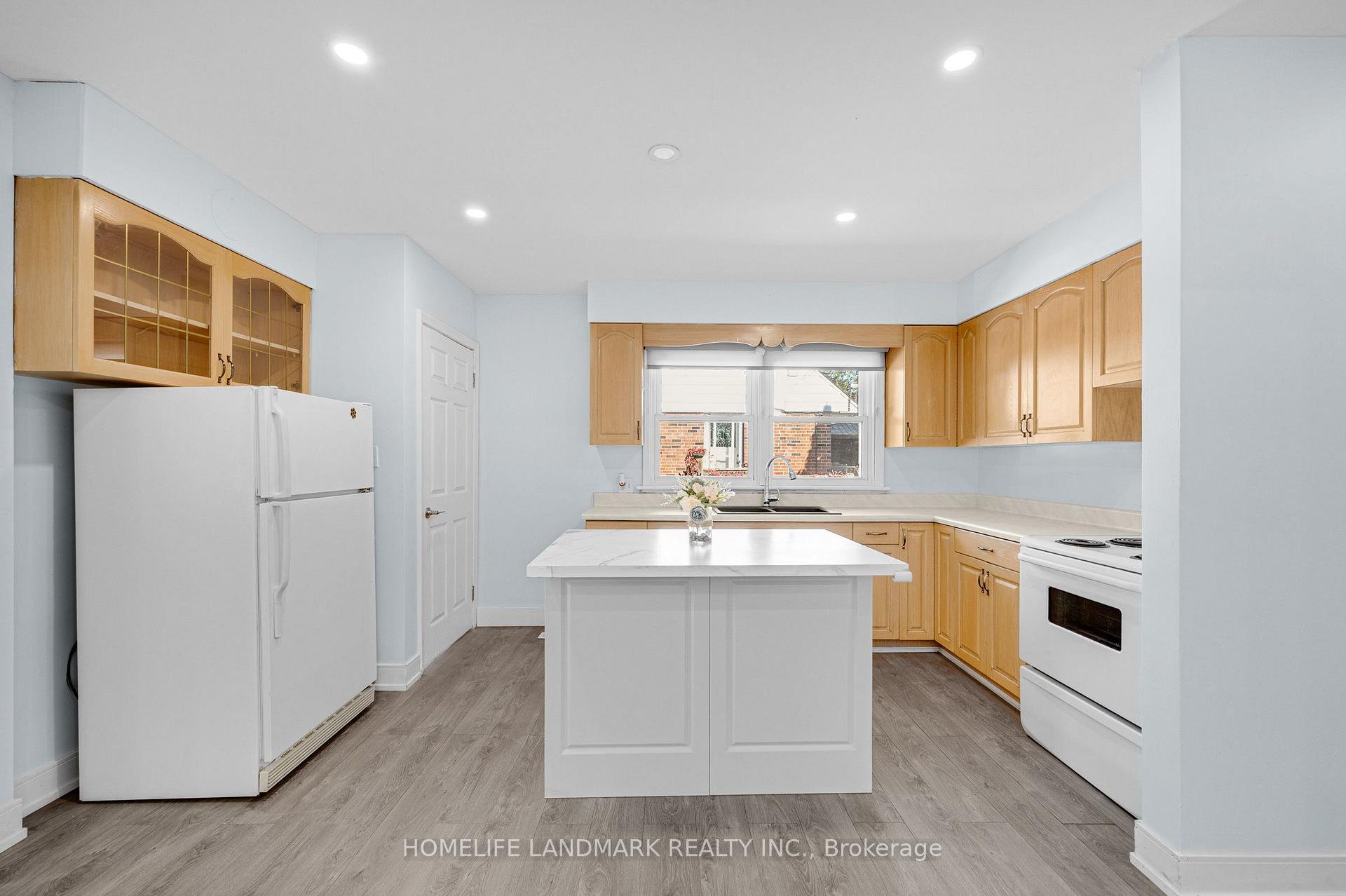 Photo 13 of 135 Howard Avenue, Hamilton, Balfour — HOMEH