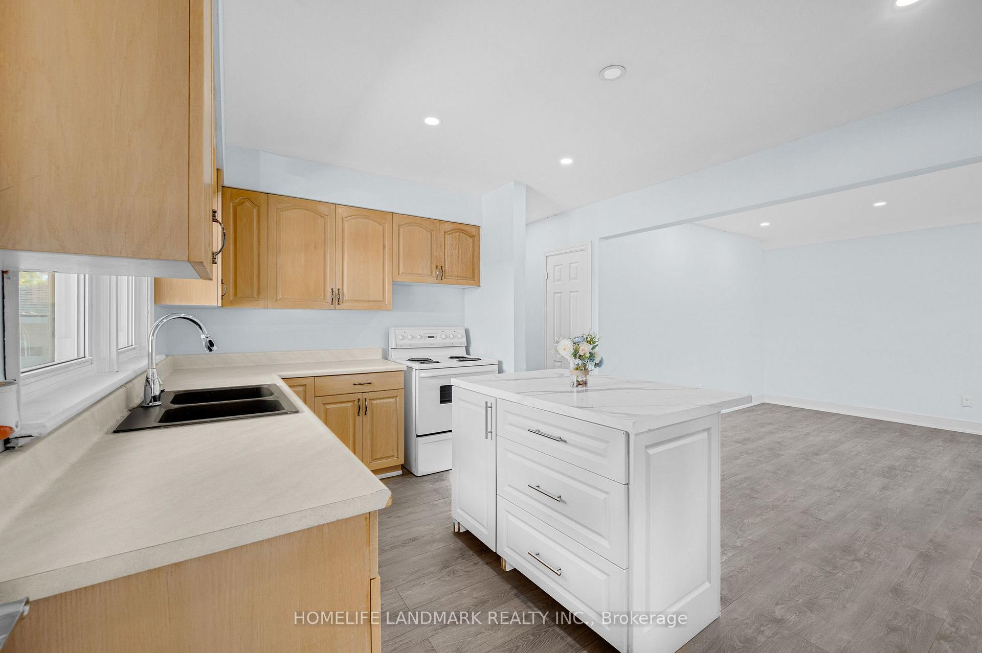 Photo 14 of 135 Howard Avenue, Hamilton, Balfour — HOMEH