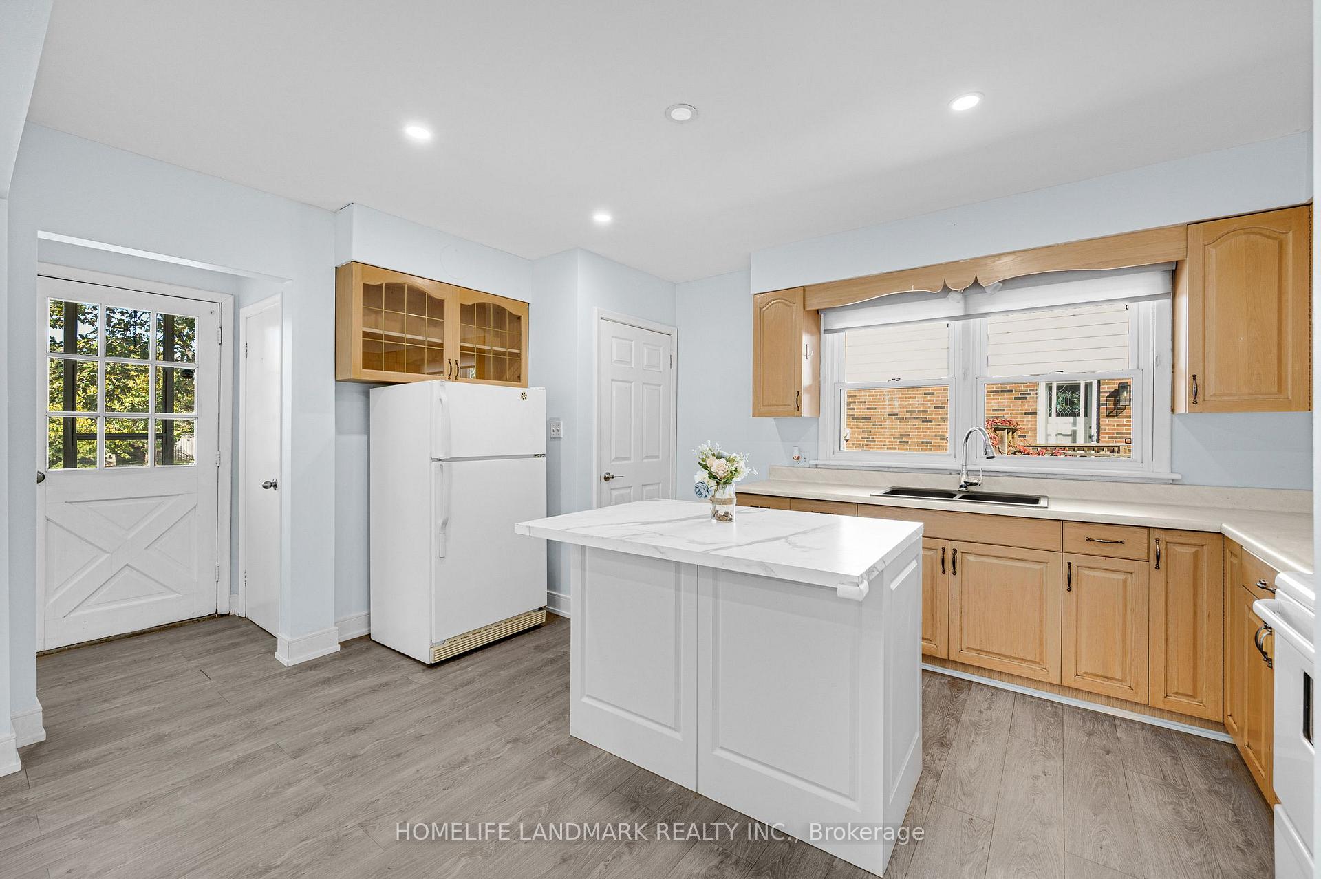 Photo 16 of 135 Howard Avenue, Hamilton, Balfour — HOMEH