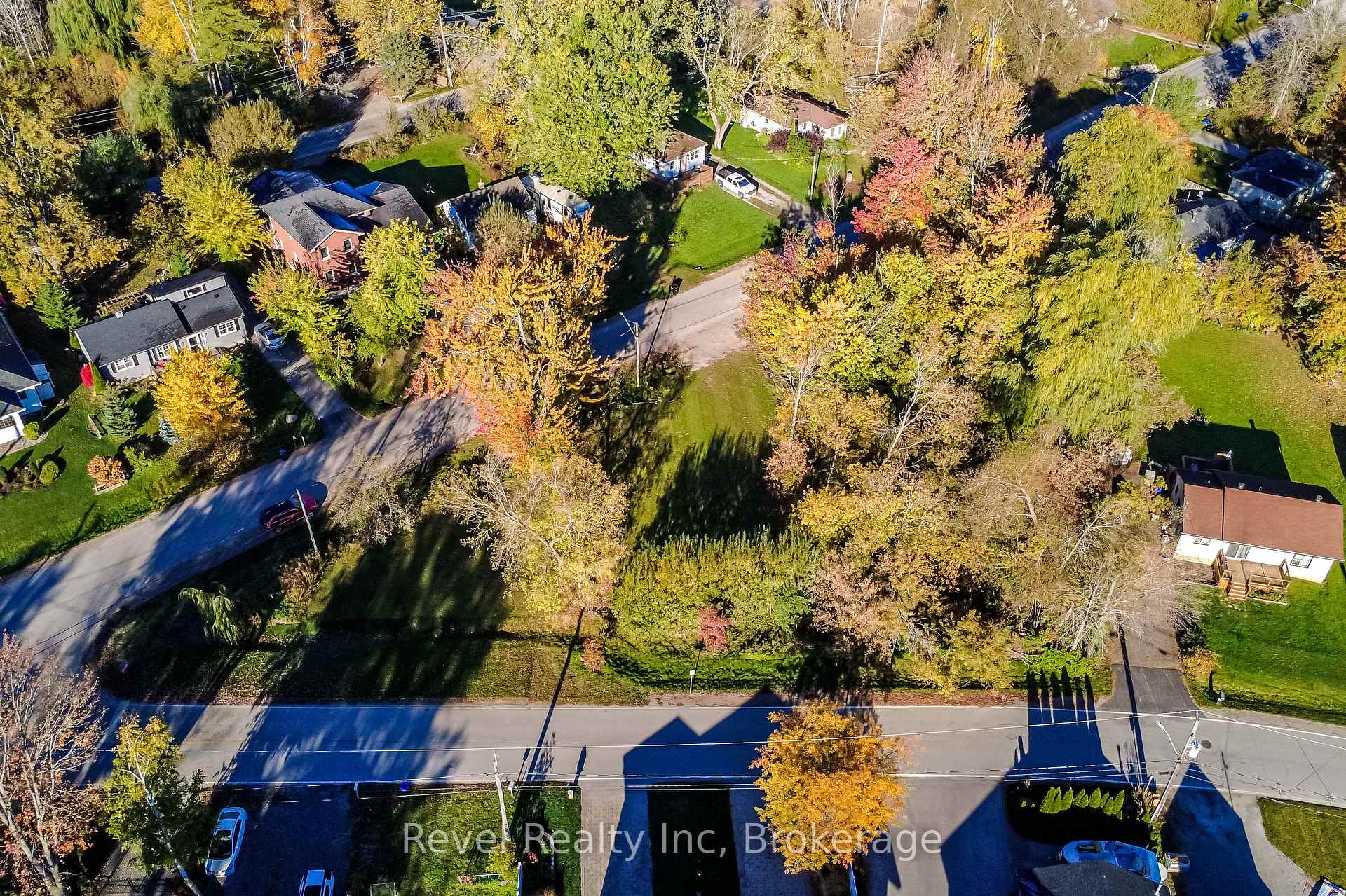 Photo 3 of 2354 Crystal Beach Road, Innisfil, Alcona — HOMEH