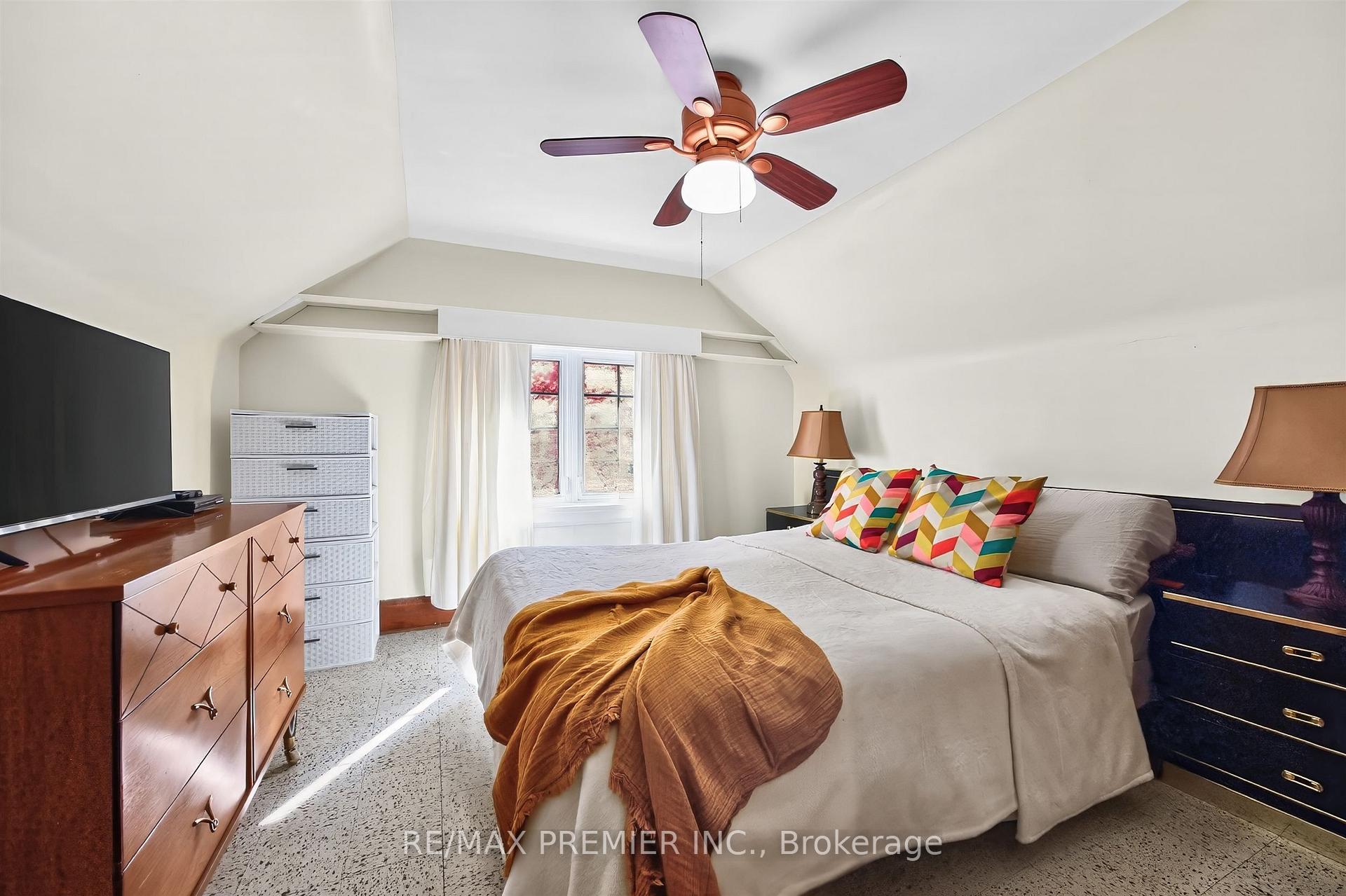 Photo 9 of 232 John Street, North York, Weston — HOMEH