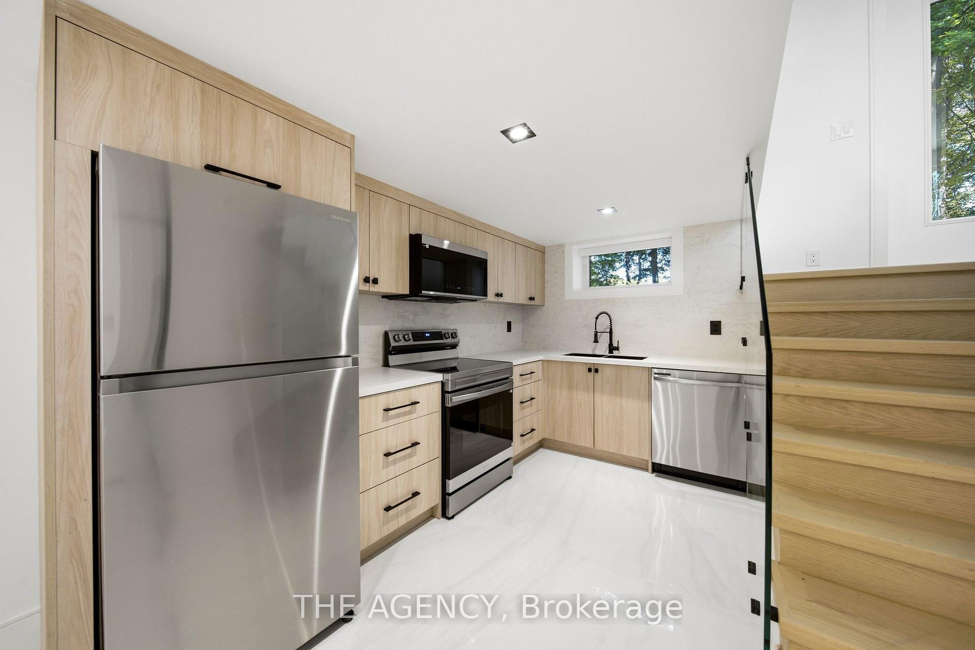 Photo 32 of 193 Beechwood Crescent, Newmarket, Central Newmarket — HOMEH