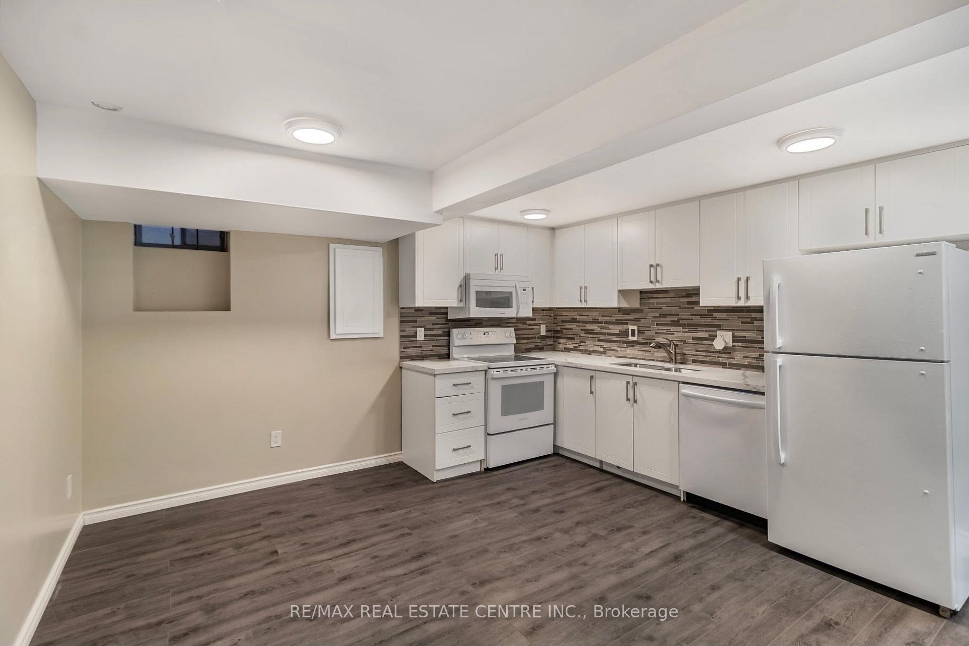 Photo 3 of 5 Rutherford Avenue, North York, Mount Dennis — HOMEH