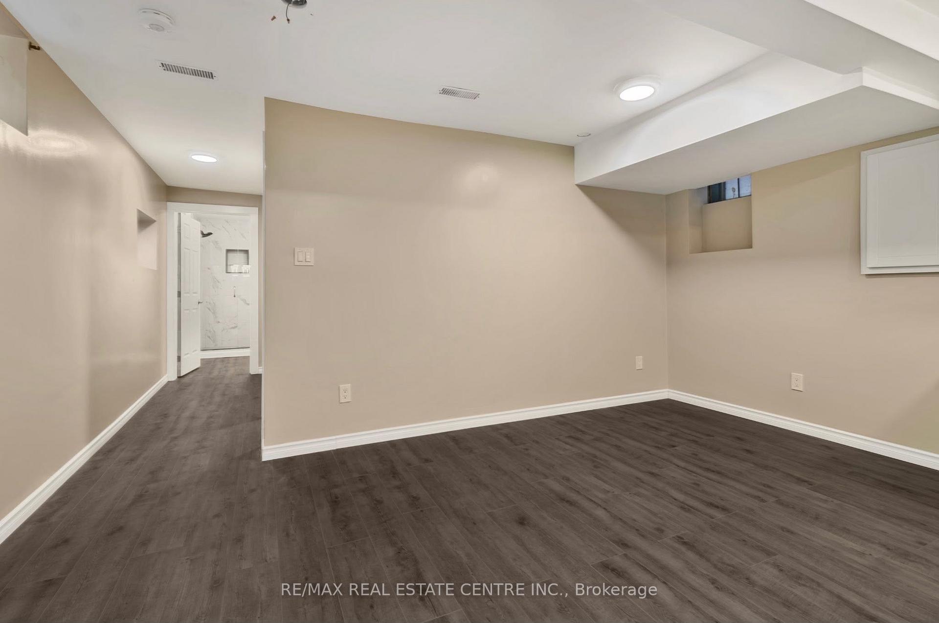 Photo 9 of 5 Rutherford Avenue, North York, Mount Dennis — HOMEH