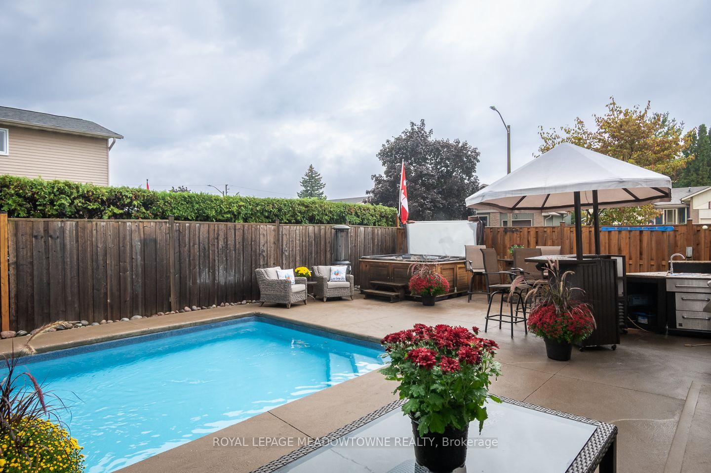 Photo 3 of 46 Reynier Drive, Brampton, Heart Lake East — HOMEH