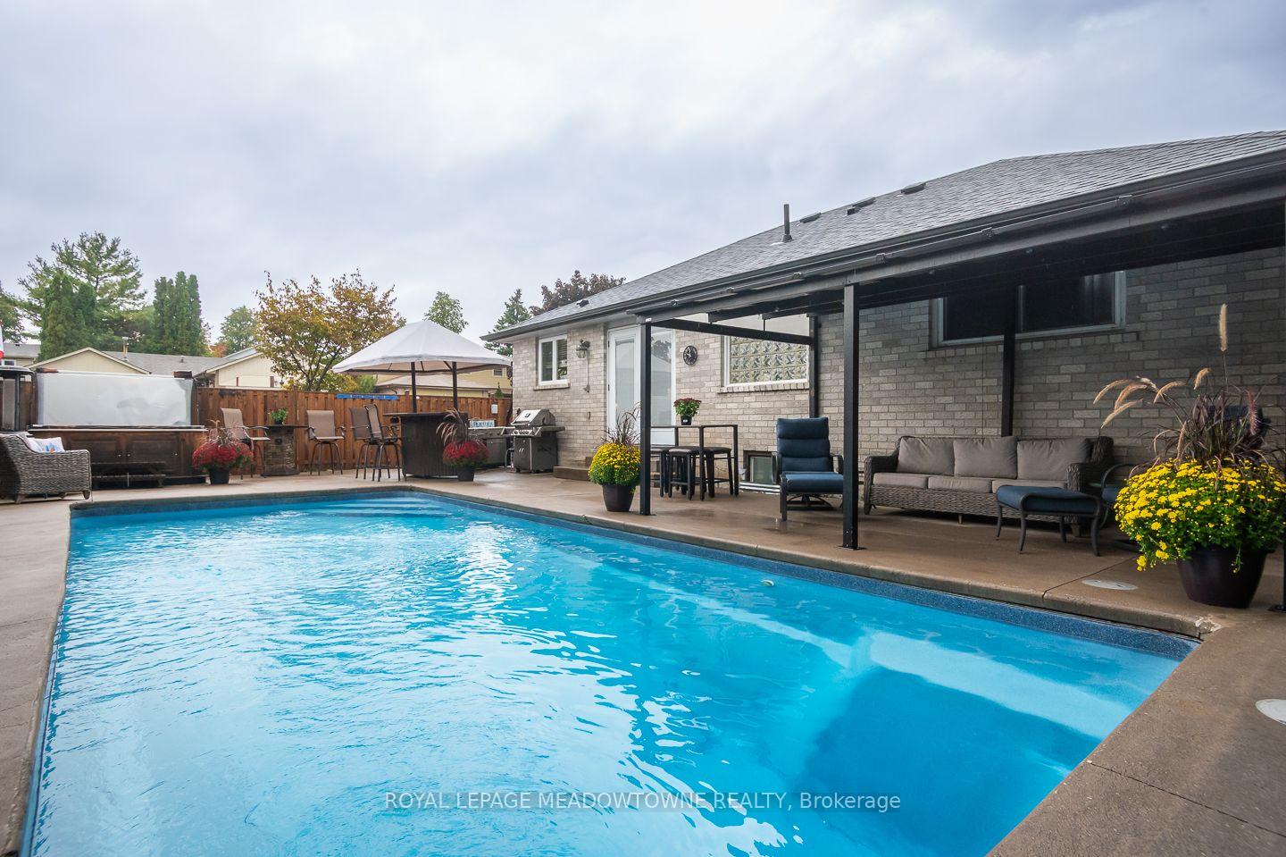 Photo 4 of 46 Reynier Drive, Brampton, Heart Lake East — HOMEH