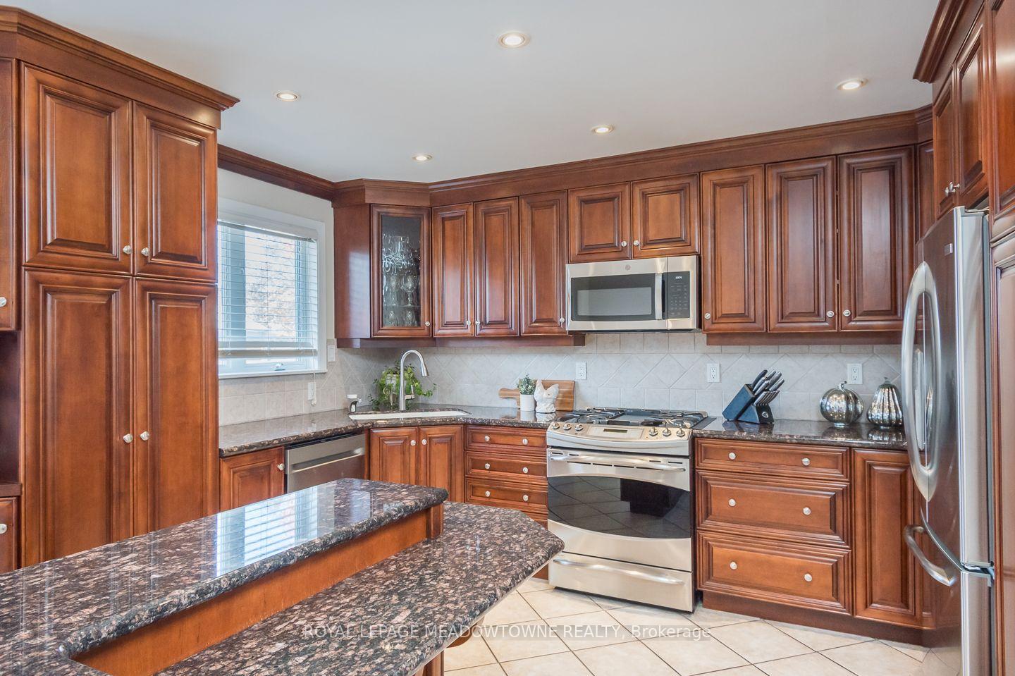 Photo 12 of 46 Reynier Drive, Brampton, Heart Lake East — HOMEH