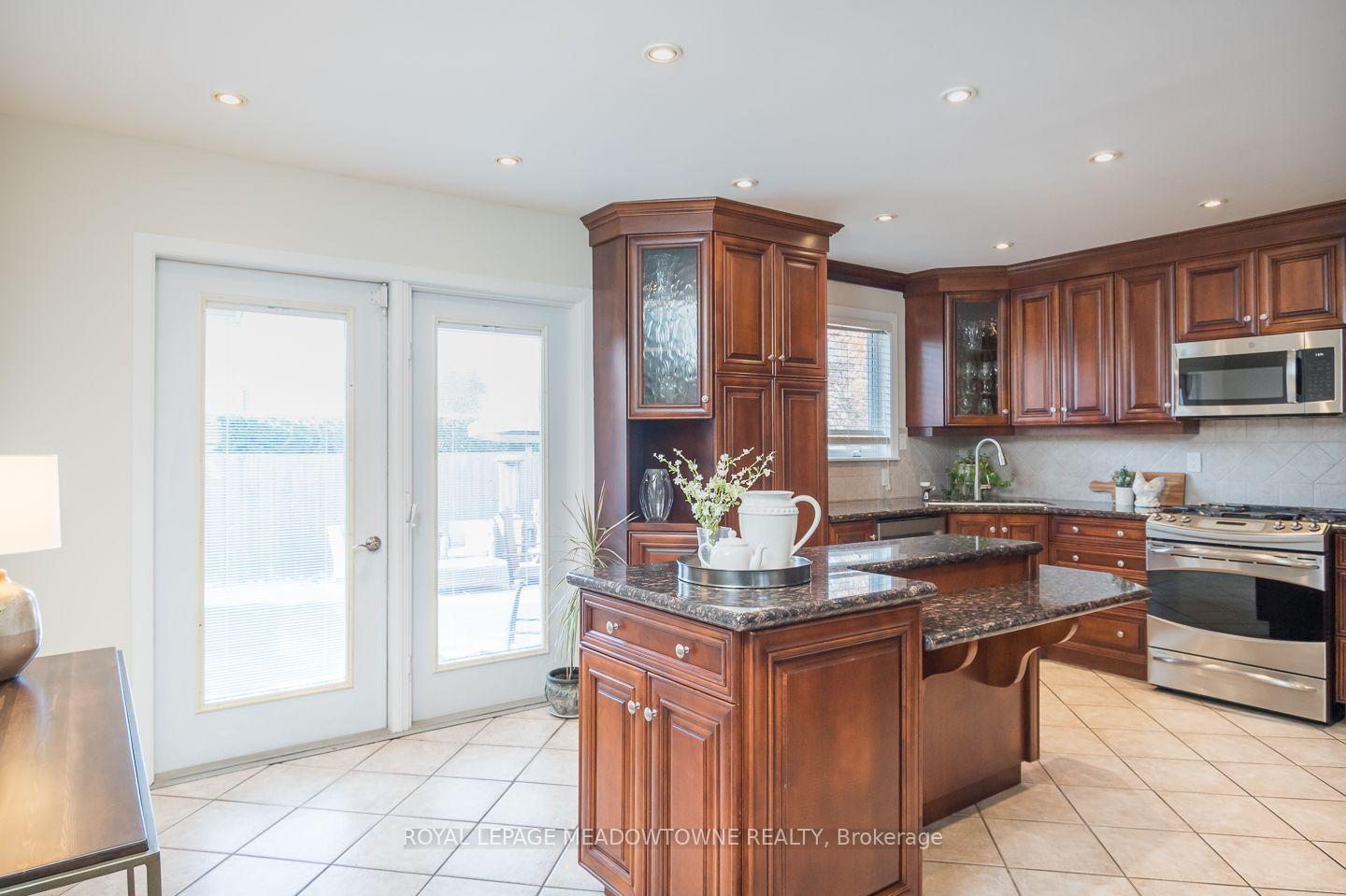 Photo 13 of 46 Reynier Drive, Brampton, Heart Lake East — HOMEH