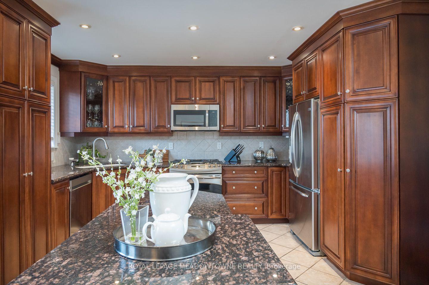 Photo 14 of 46 Reynier Drive, Brampton, Heart Lake East — HOMEH