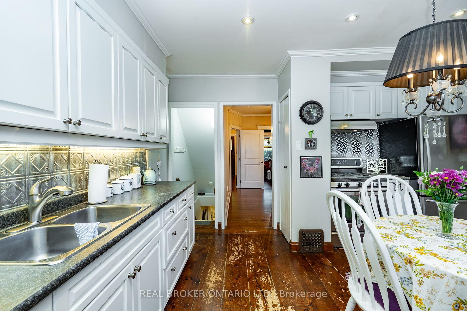 Photo 10 of 253 Bartlett Avenue, Toronto, Dovercourt-Wallace Emerson-Junction — HOMEH
