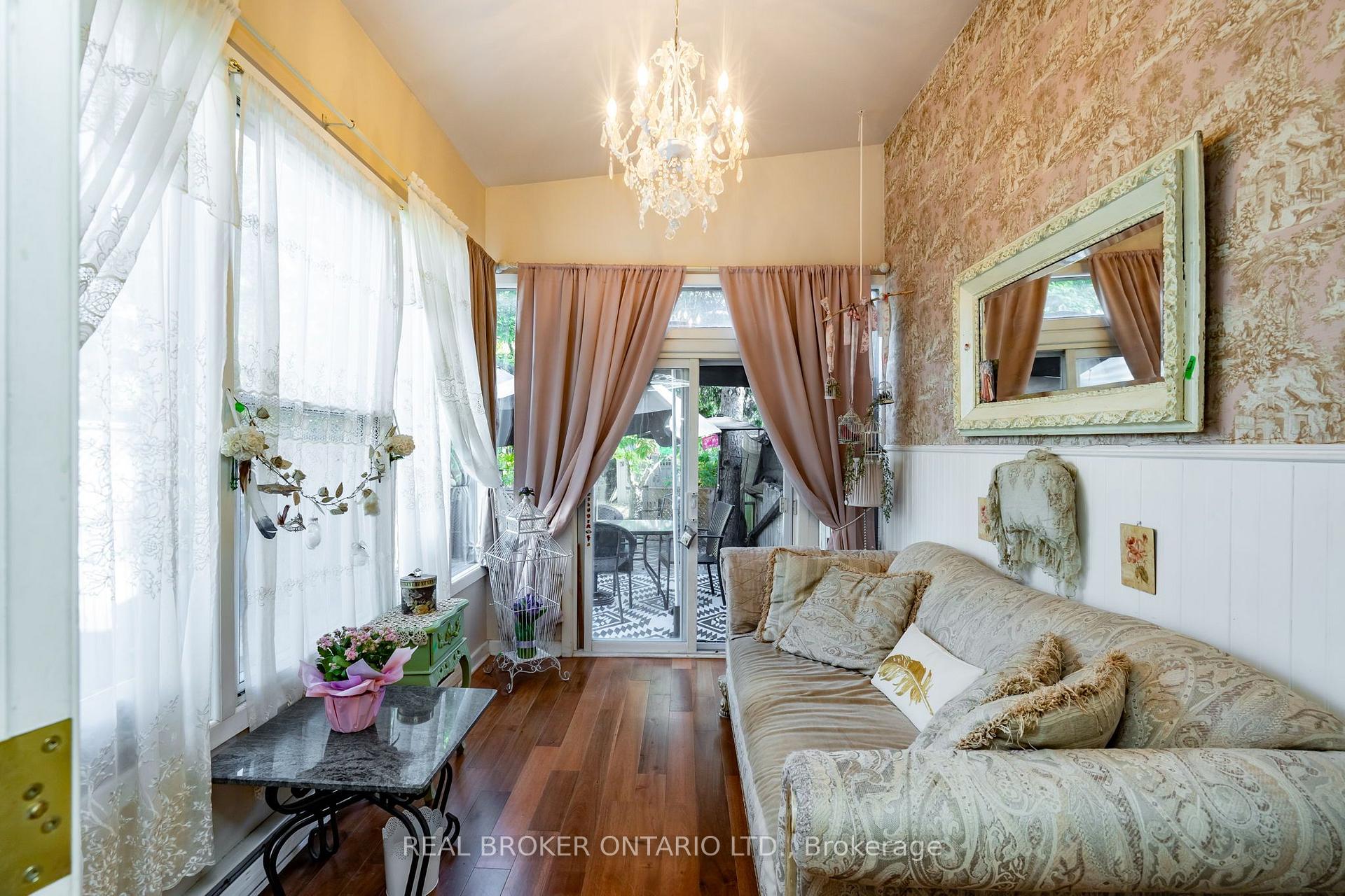 Photo 11 of 253 Bartlett Avenue, Toronto, Dovercourt-Wallace Emerson-Junction — HOMEH