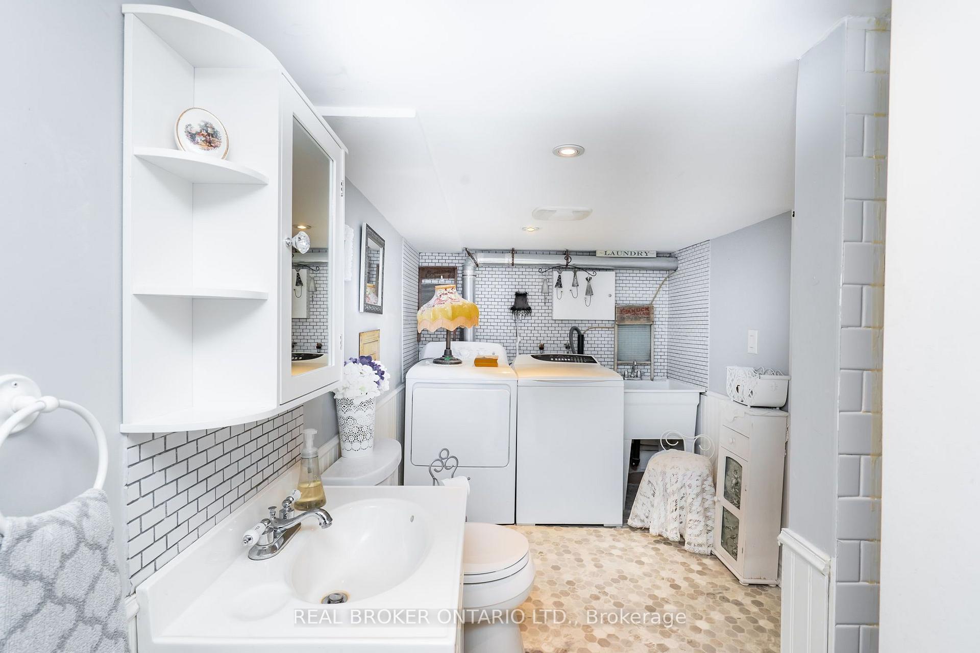 Photo 30 of 253 Bartlett Avenue, Toronto, Dovercourt-Wallace Emerson-Junction — HOMEH